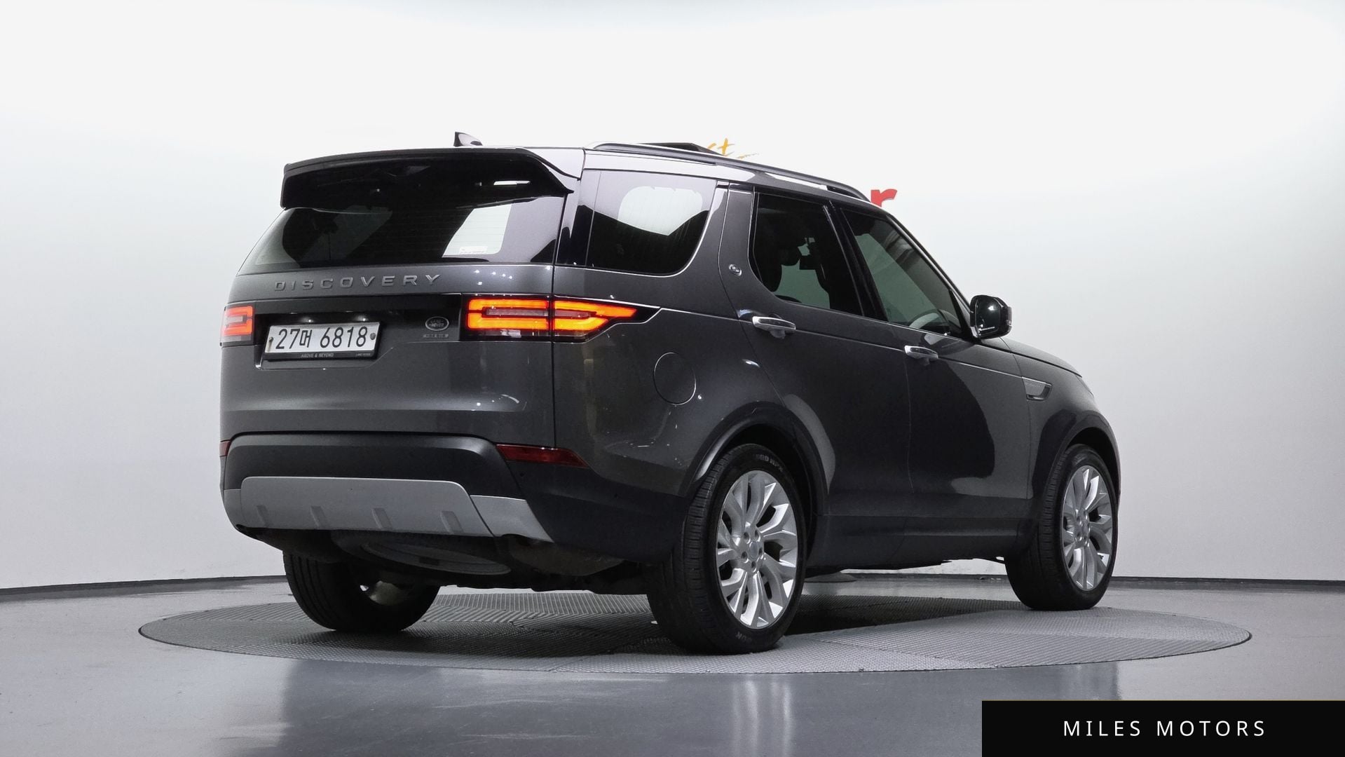 Land Rover Discovery 2019 — фото 1 из 12