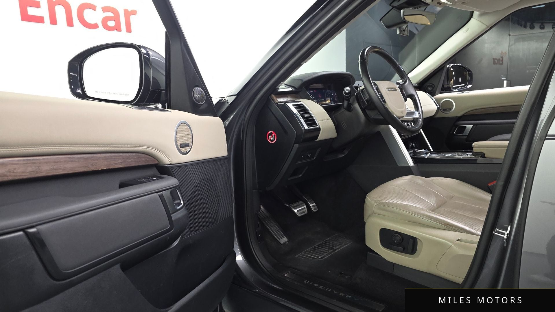 Land Rover Discovery 2019 — миниатюра 12