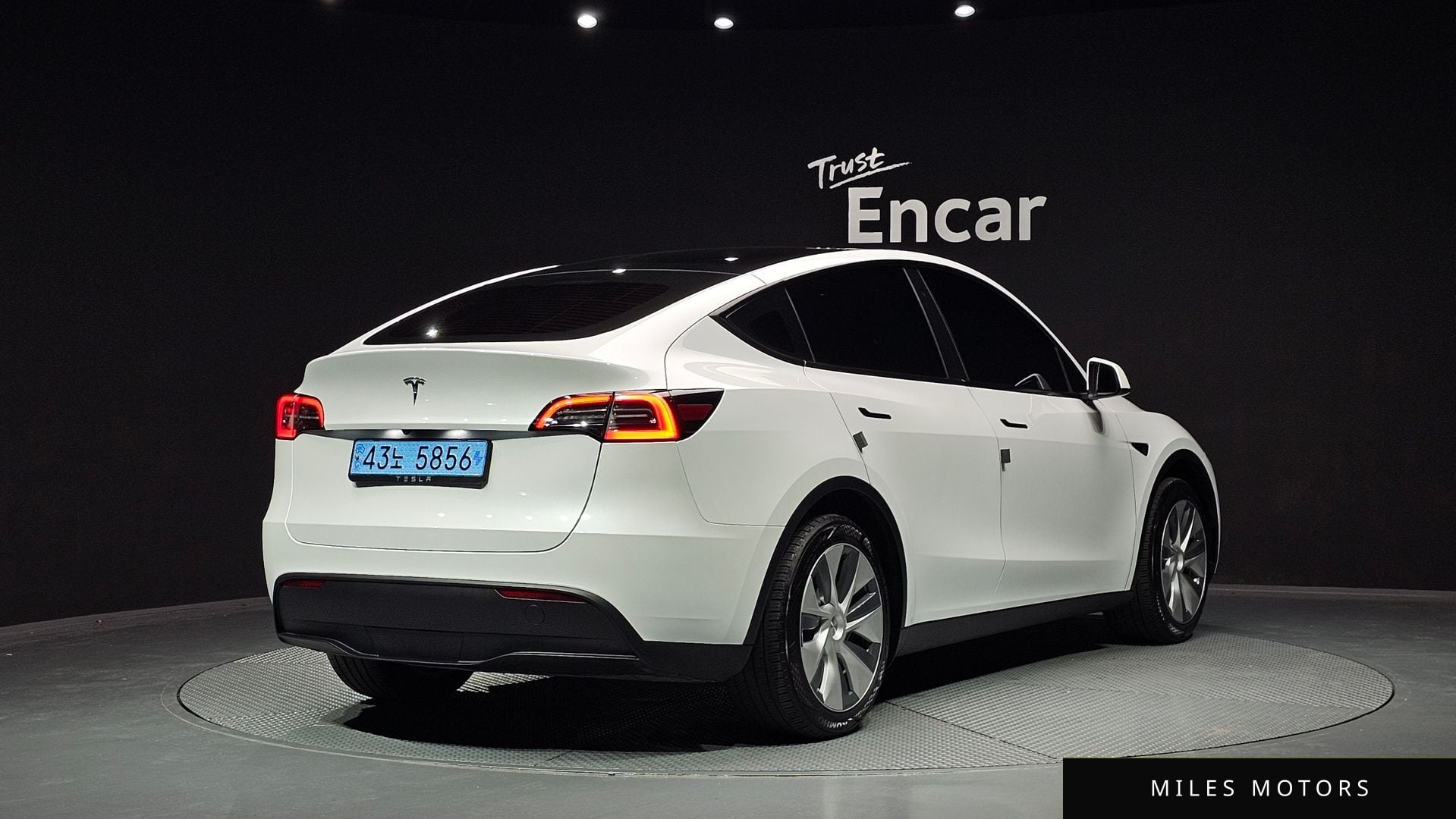 Tesla Model Y 2024 — миниатюра 2