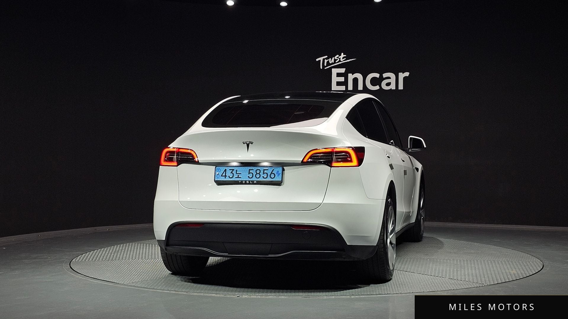 Tesla Model Y 2024 — миниатюра 4