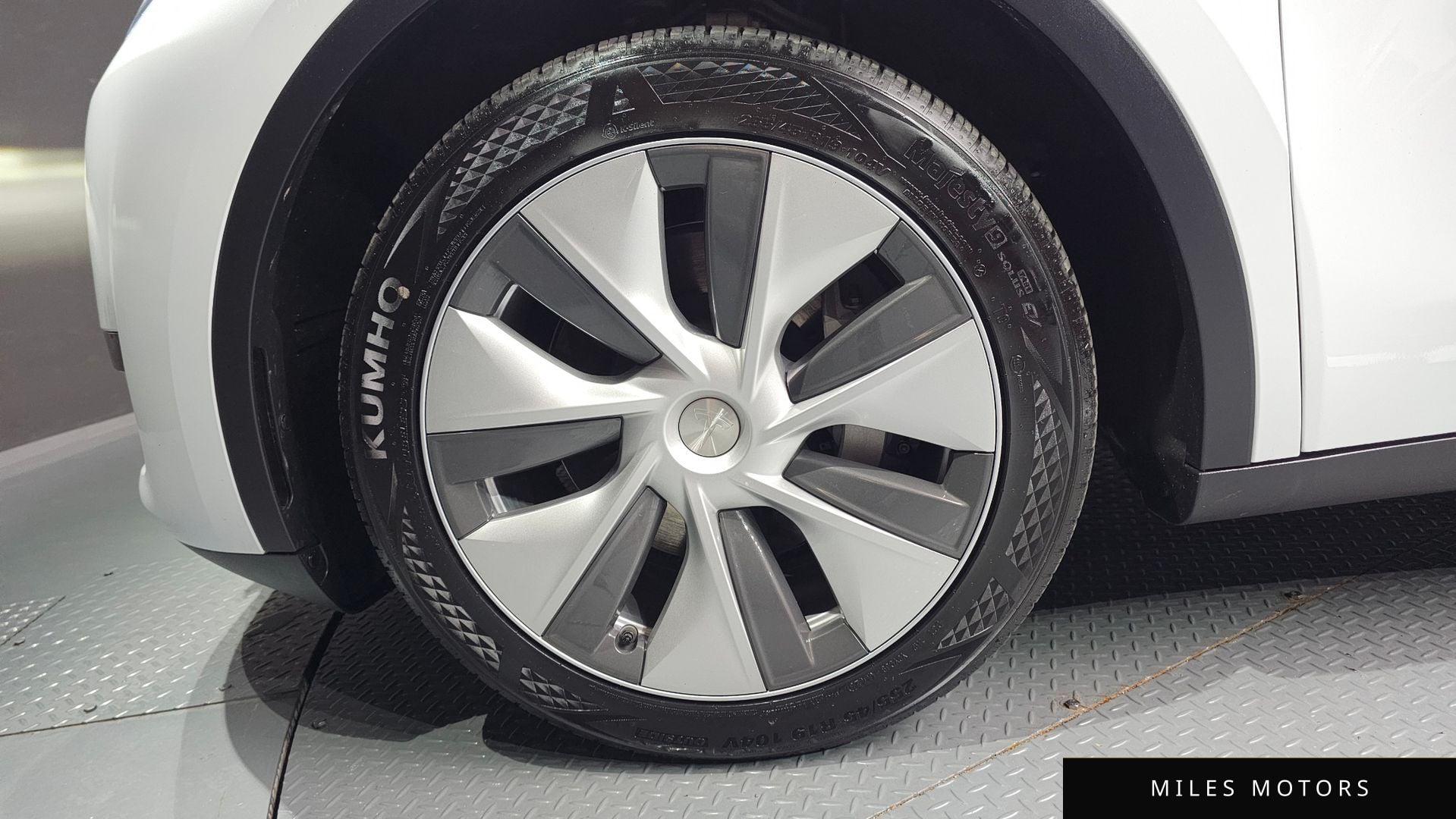 Tesla Model Y 2024 — миниатюра 5