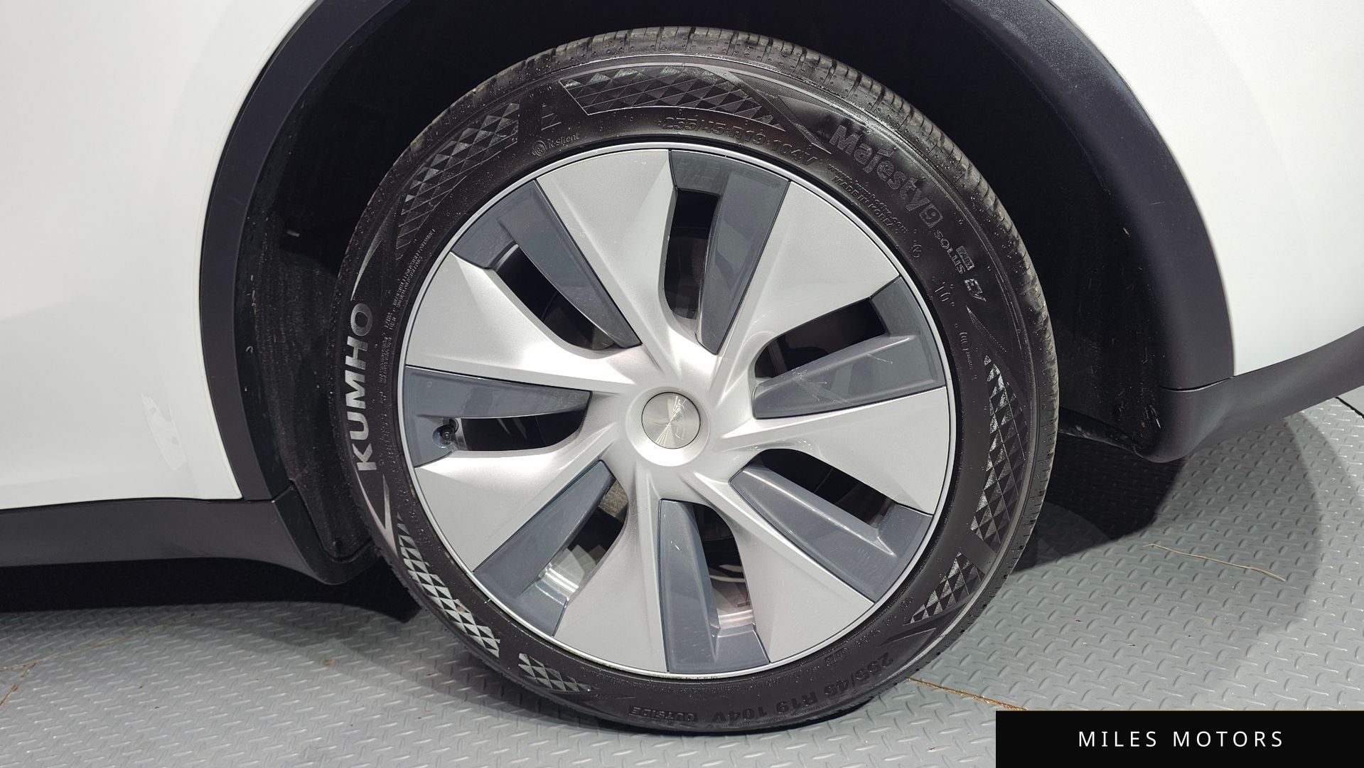 Tesla Model Y 2024 — миниатюра 7