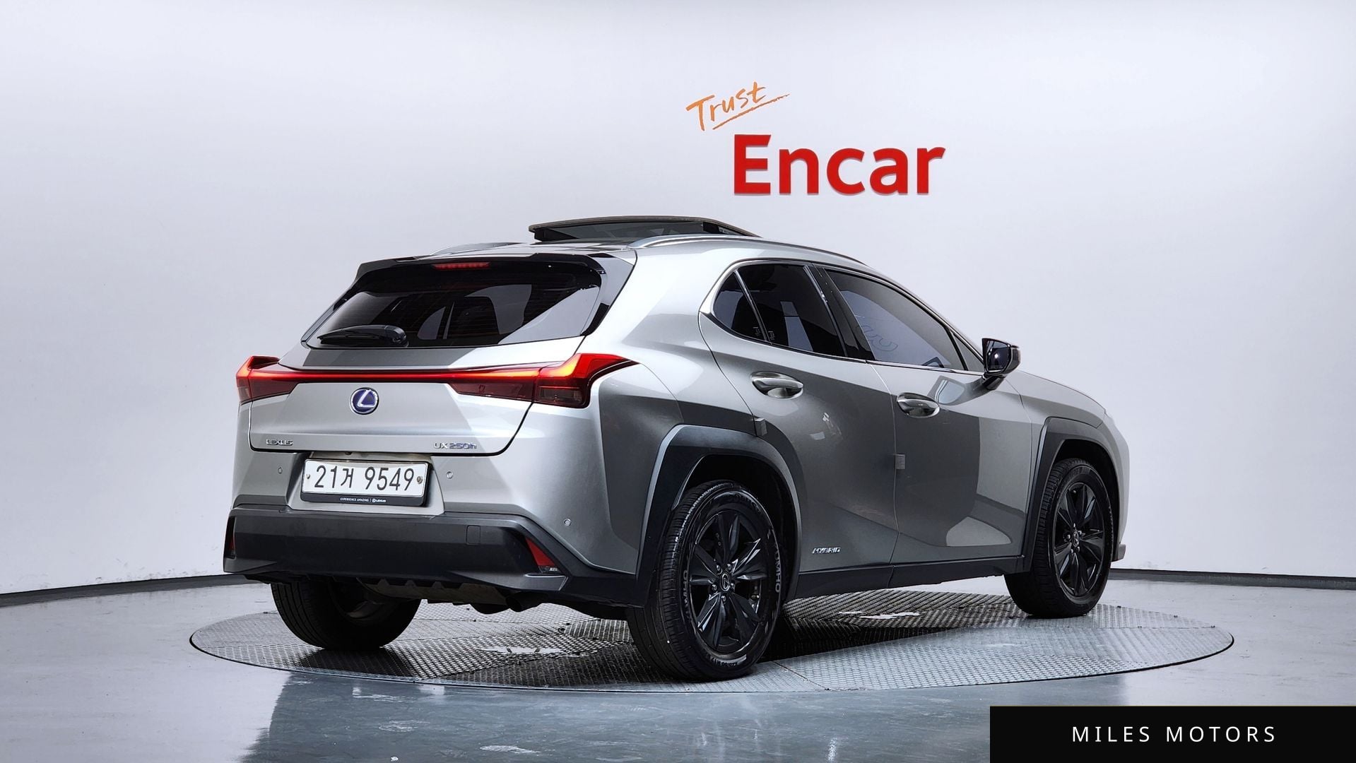 Лексус UX250h 2019 — миниатюра 2