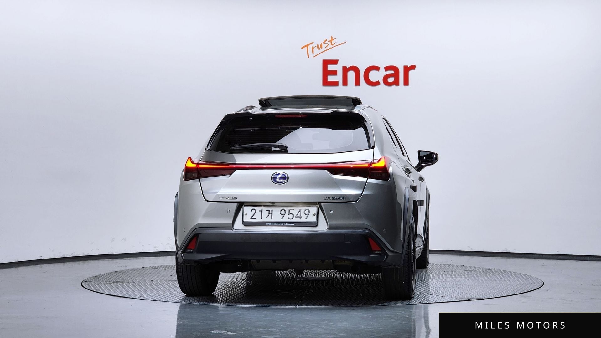 Лексус UX250h 2019 — миниатюра 4