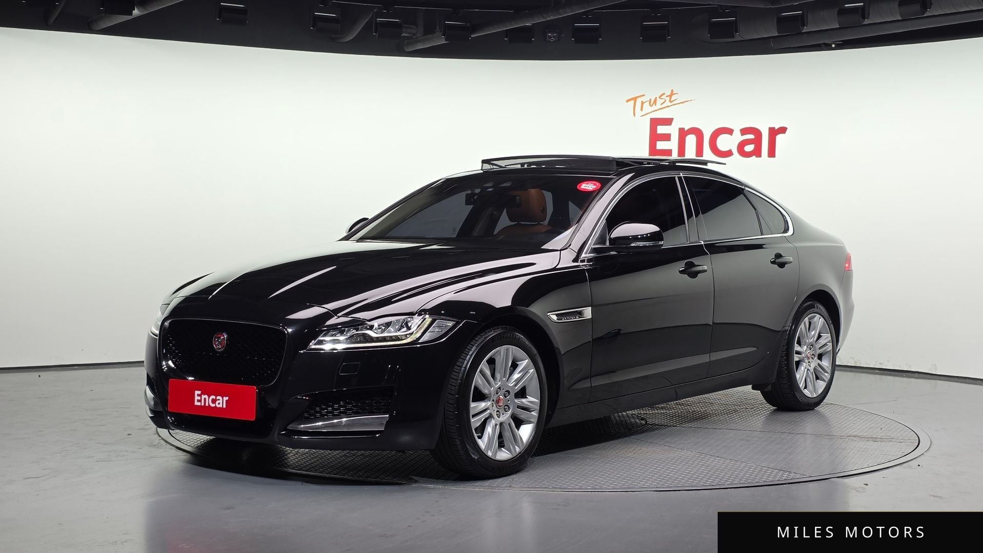 Jaguar XF (X260) 2017 — фото 1 из 12