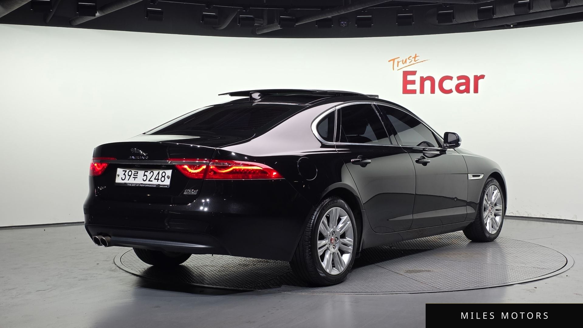 Jaguar XF (X260) 2017 — миниатюра 2
