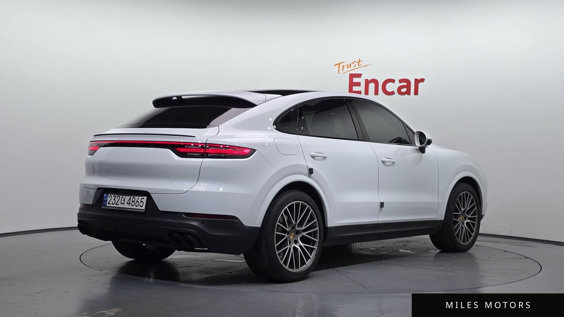 Porsche Cayenne 2023 — миниатюра 2