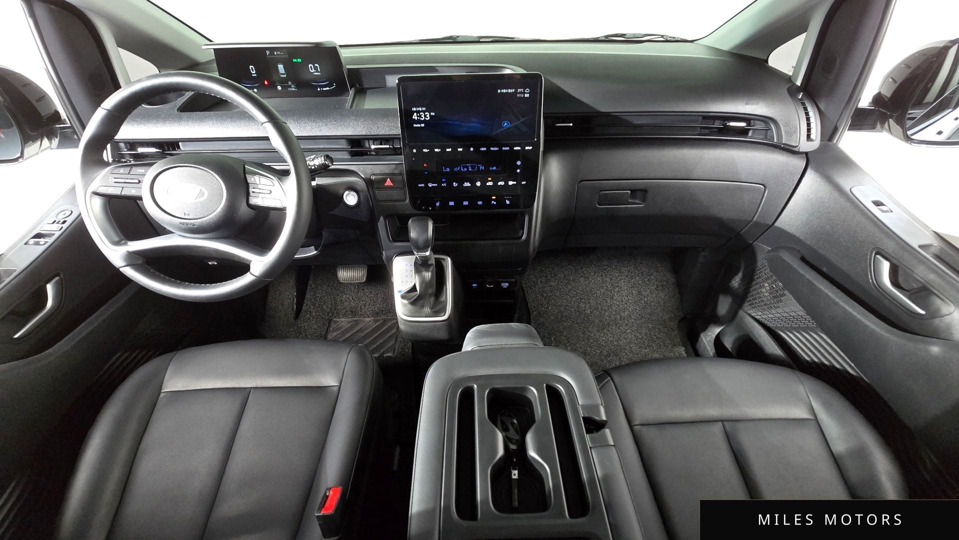 Hyundai Staria 2025 — миниатюра 9