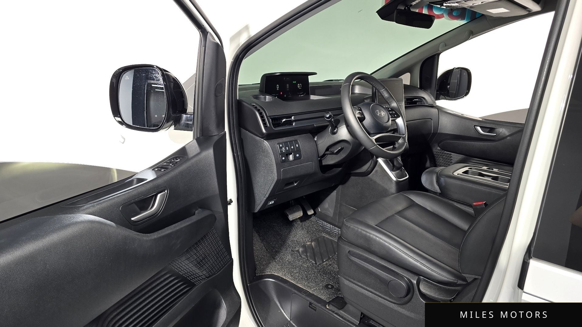 Hyundai Staria 2025 — миниатюра 12