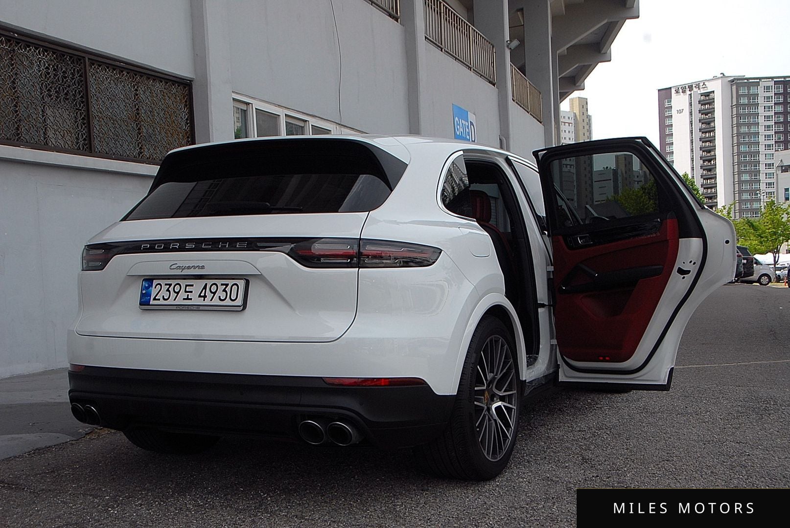 Porsche Cayenne 2023 — миниатюра 6