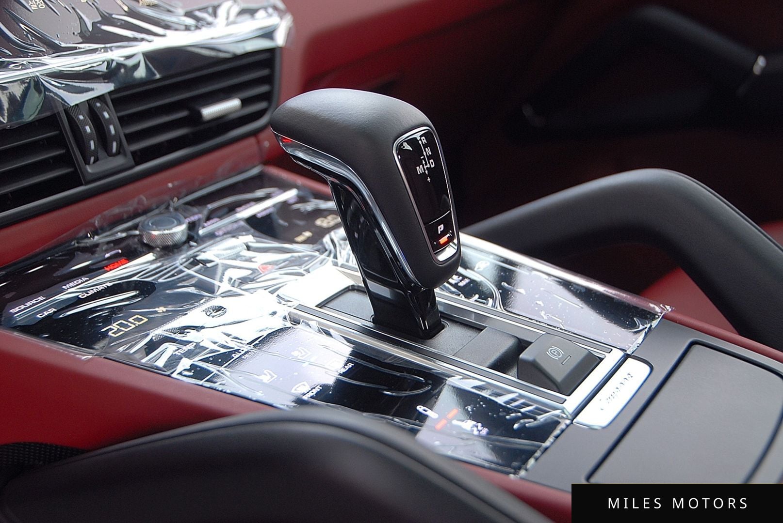 Porsche Cayenne 2023 — миниатюра 10