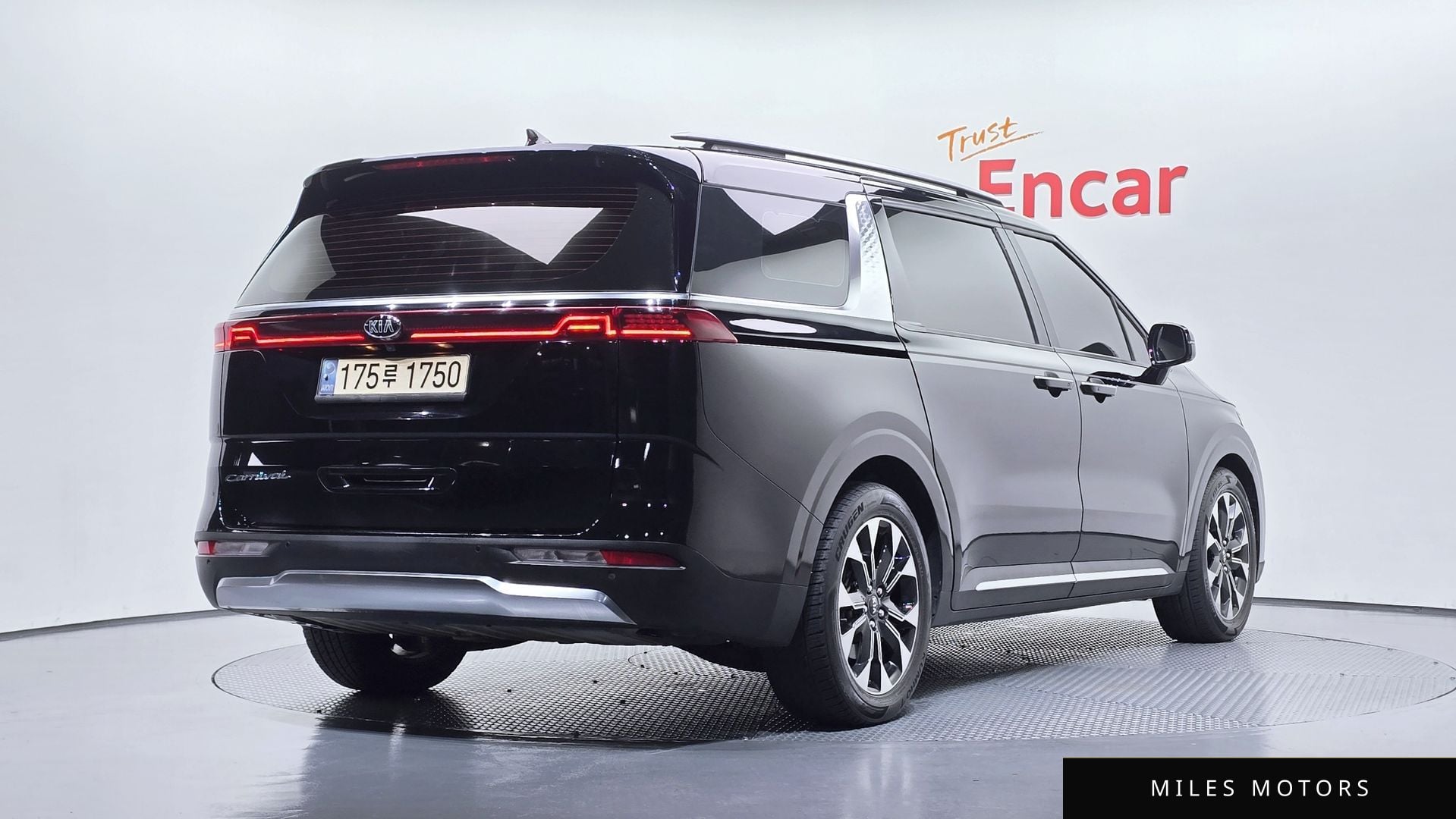 Kia Carnival 2021 — миниатюра 2