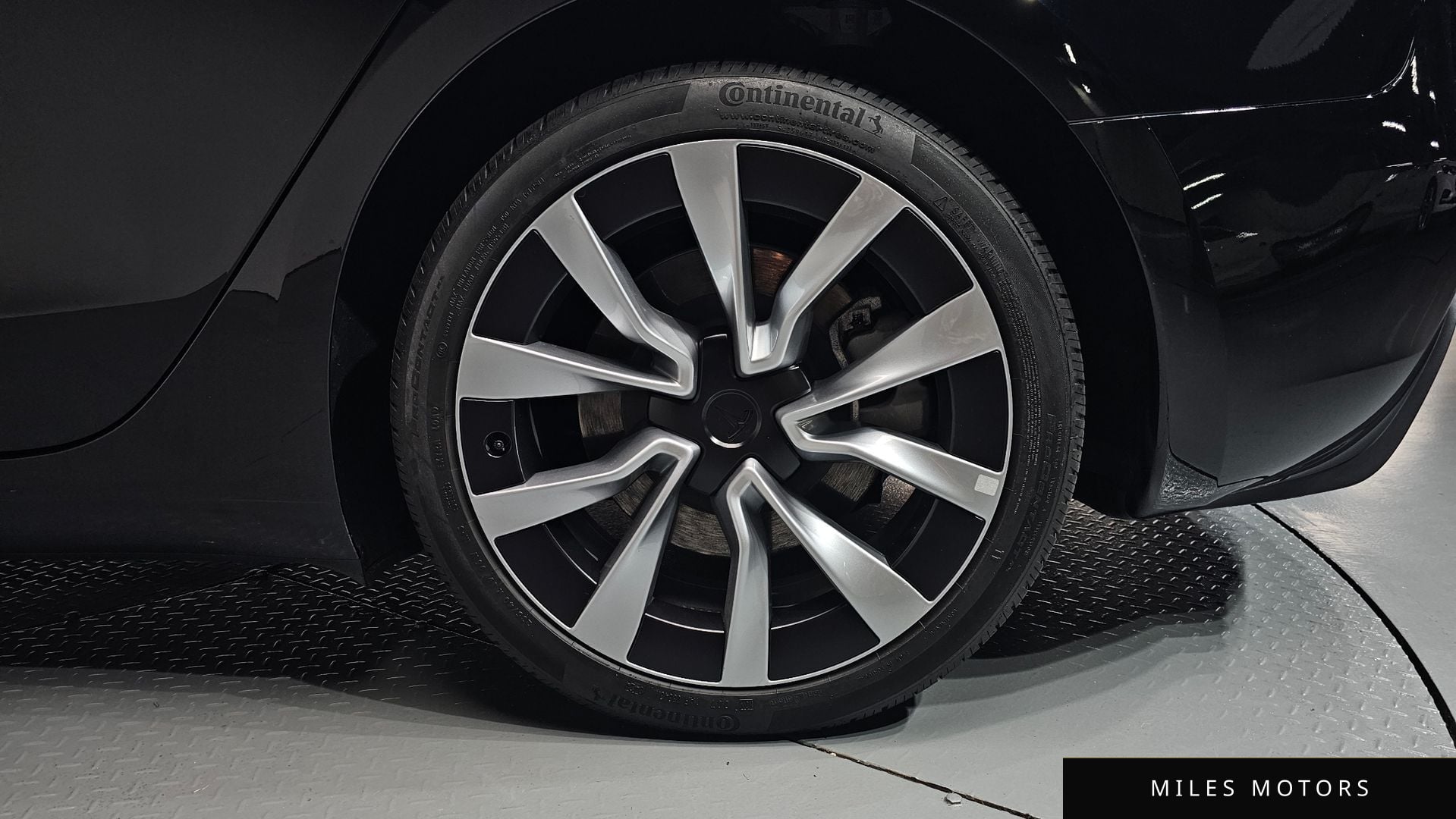 Tesla Model 3 2024 — миниатюра 6