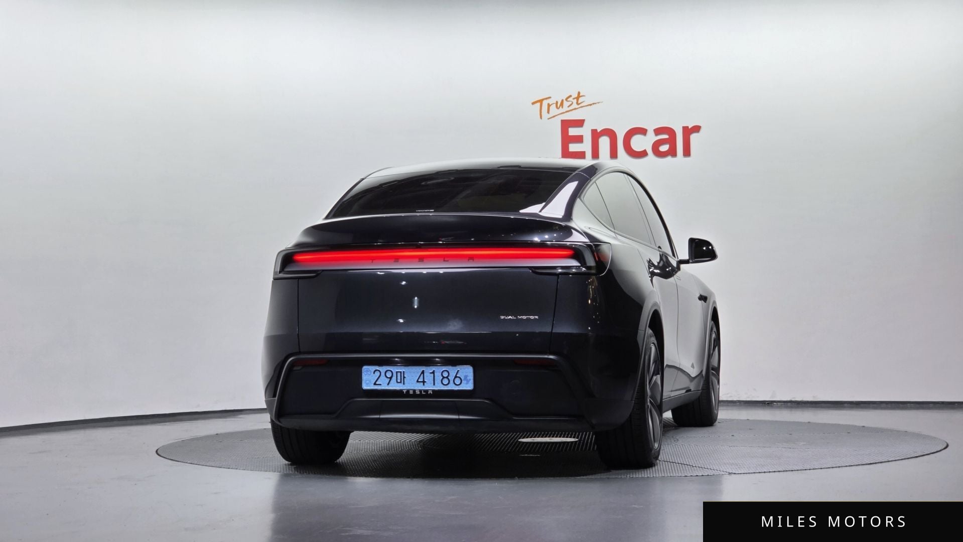 Tesla Model Y 2025 — миниатюра 3