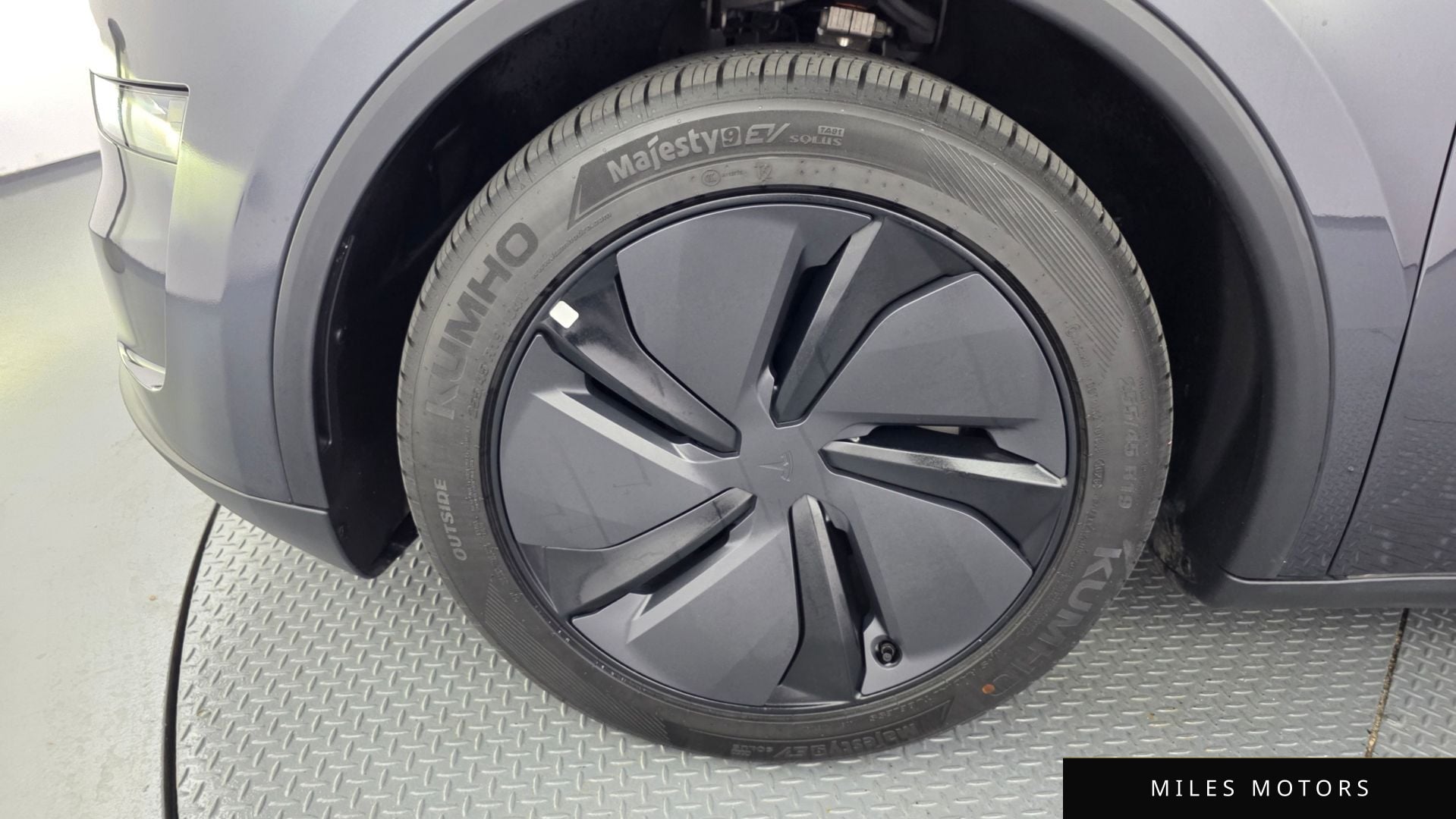 Tesla Model Y 2025 — миниатюра 4