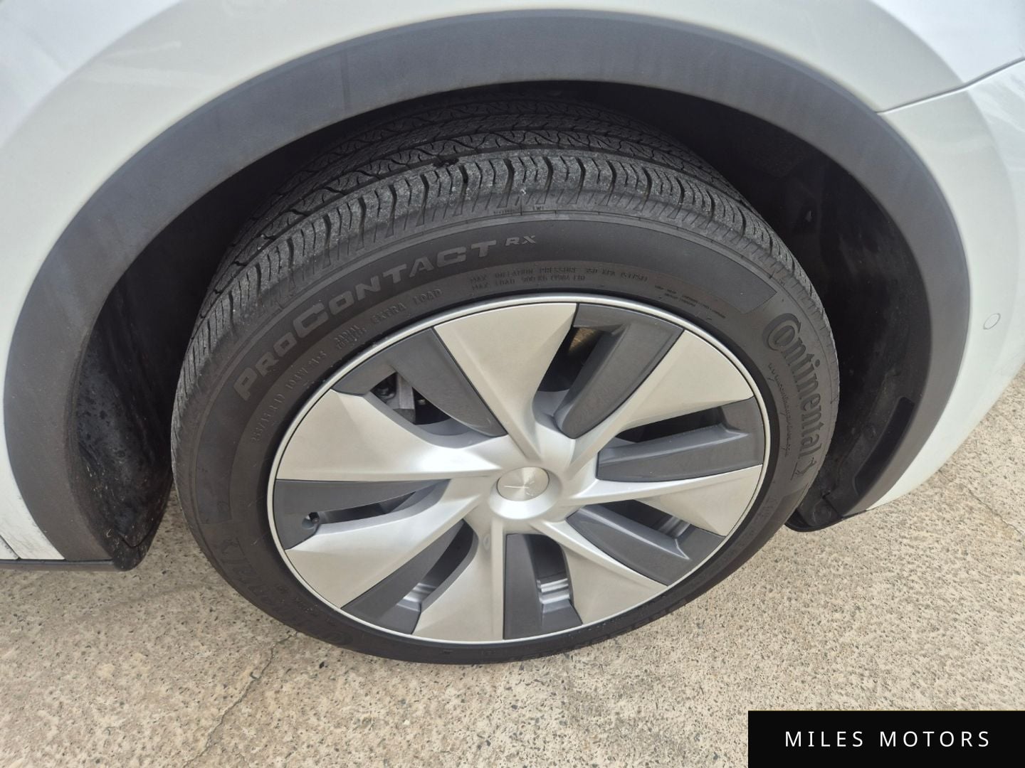 Tesla Model Y 2022 — миниатюра 8