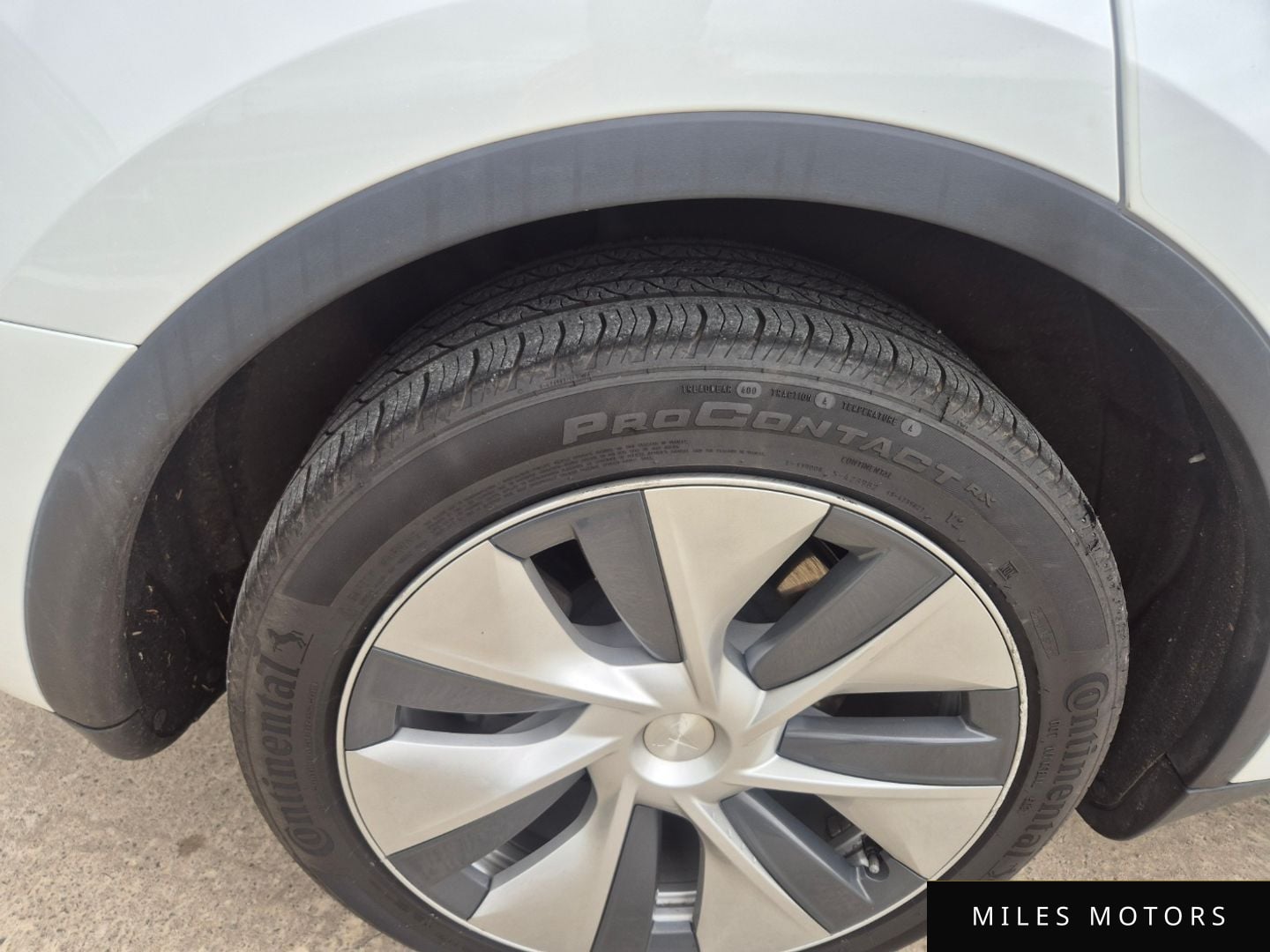 Tesla Model Y 2022 — миниатюра 9