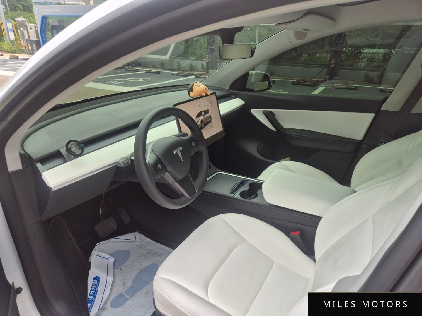 Tesla Model Y 2022 — миниатюра 10