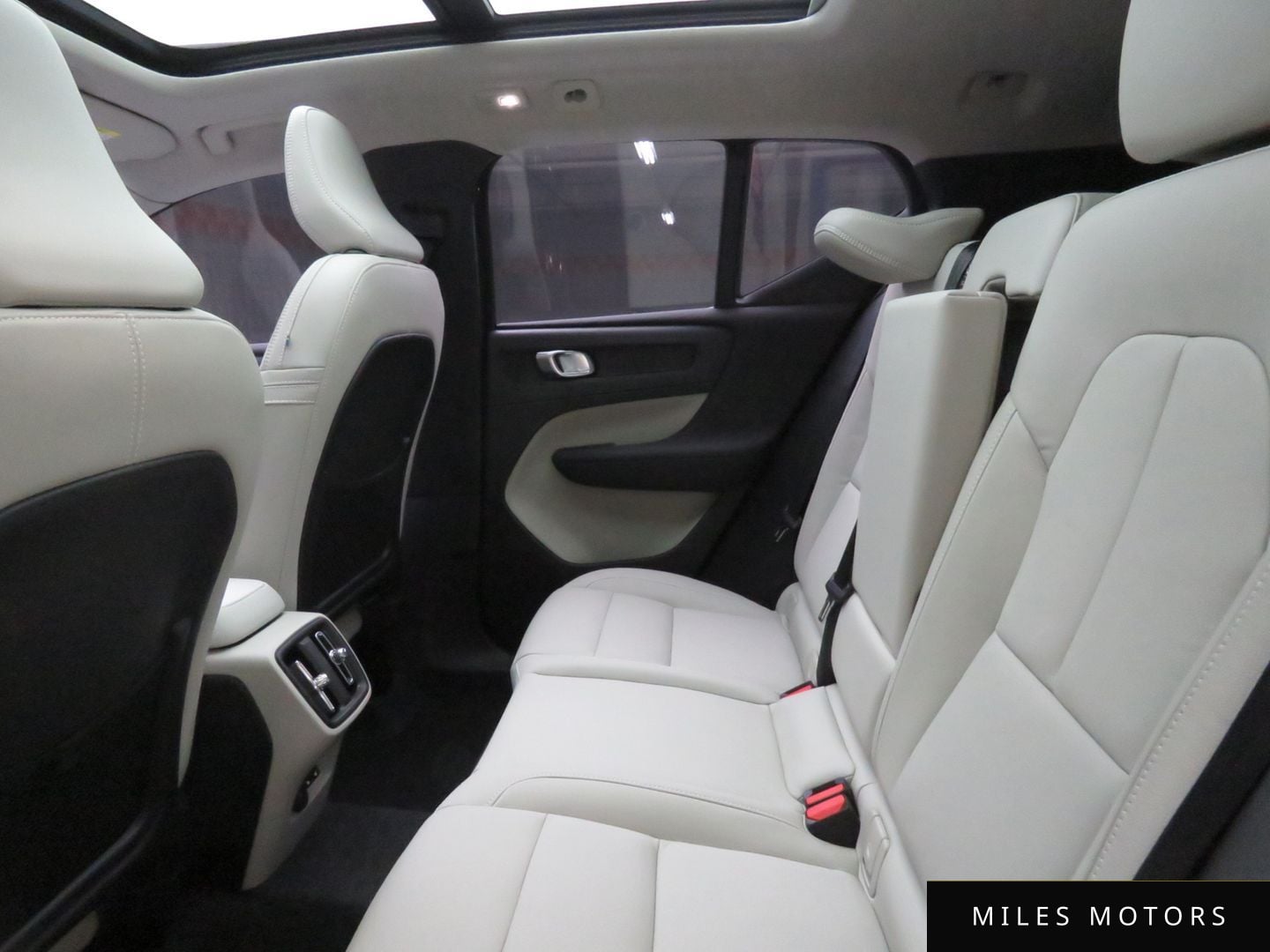 Volvo XC40 2026 — миниатюра 10