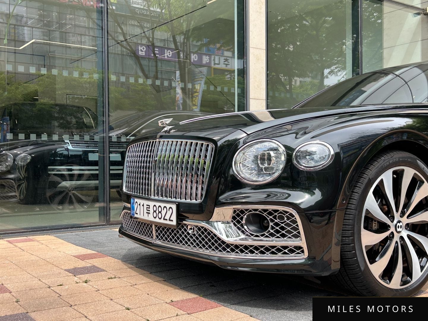 Bentley Flying Spur 2021 — миниатюра 2