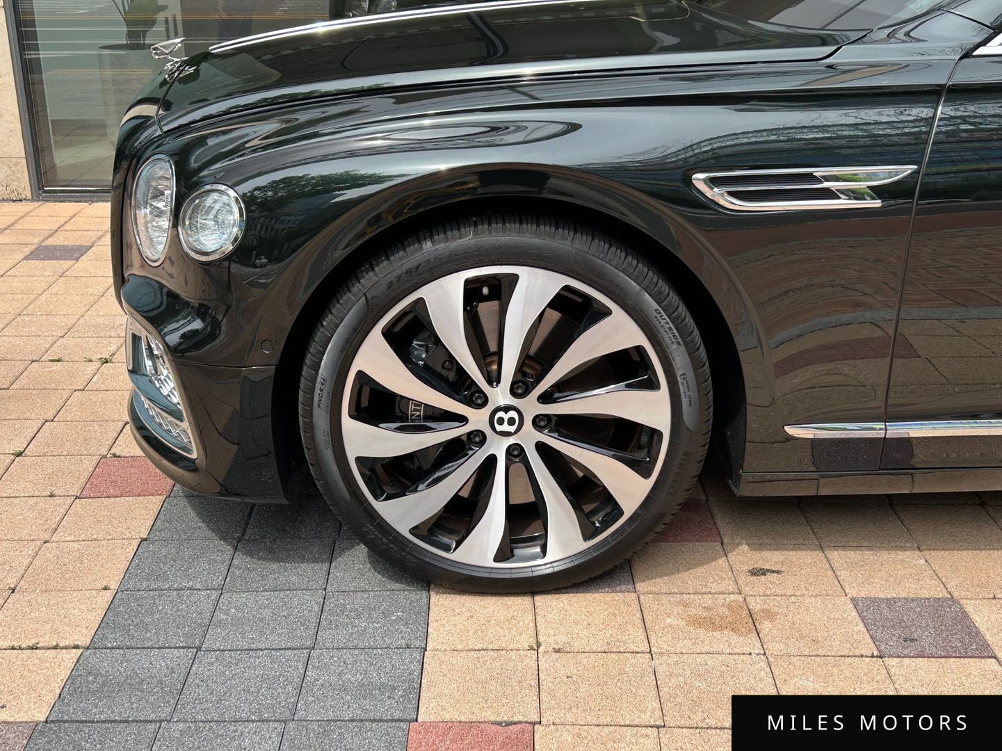 Bentley Flying Spur 2021 — миниатюра 10