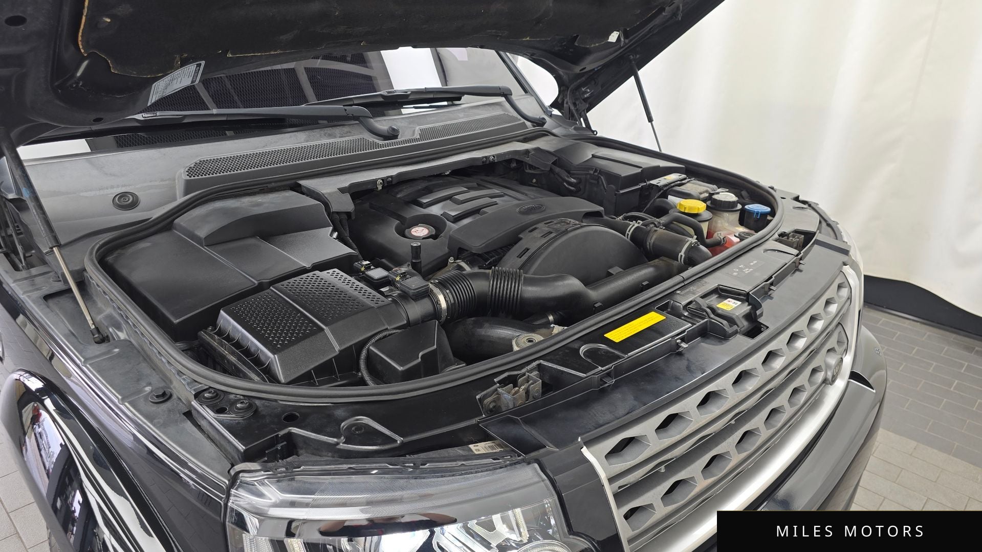 Land Rover Discovery 2015 — миниатюра 6