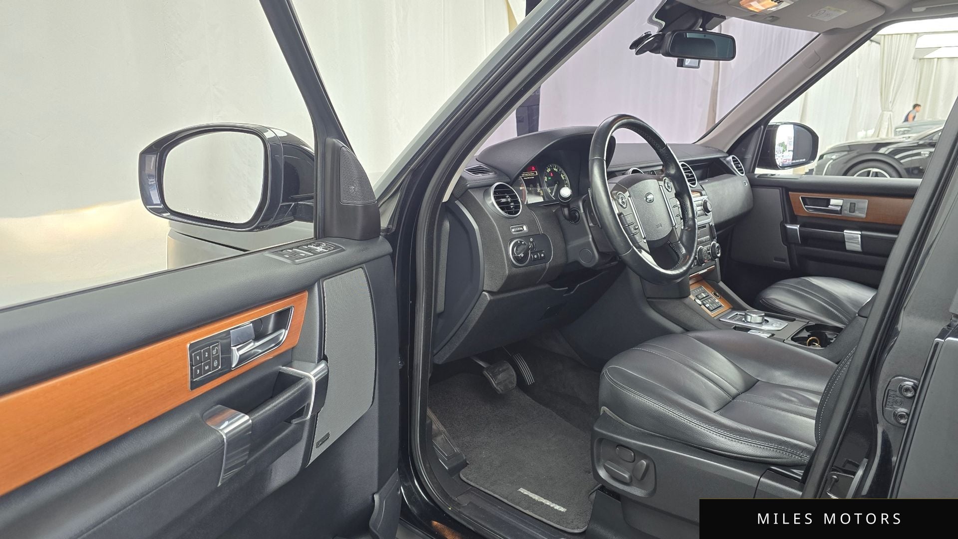 Land Rover Discovery 2015 — миниатюра 10