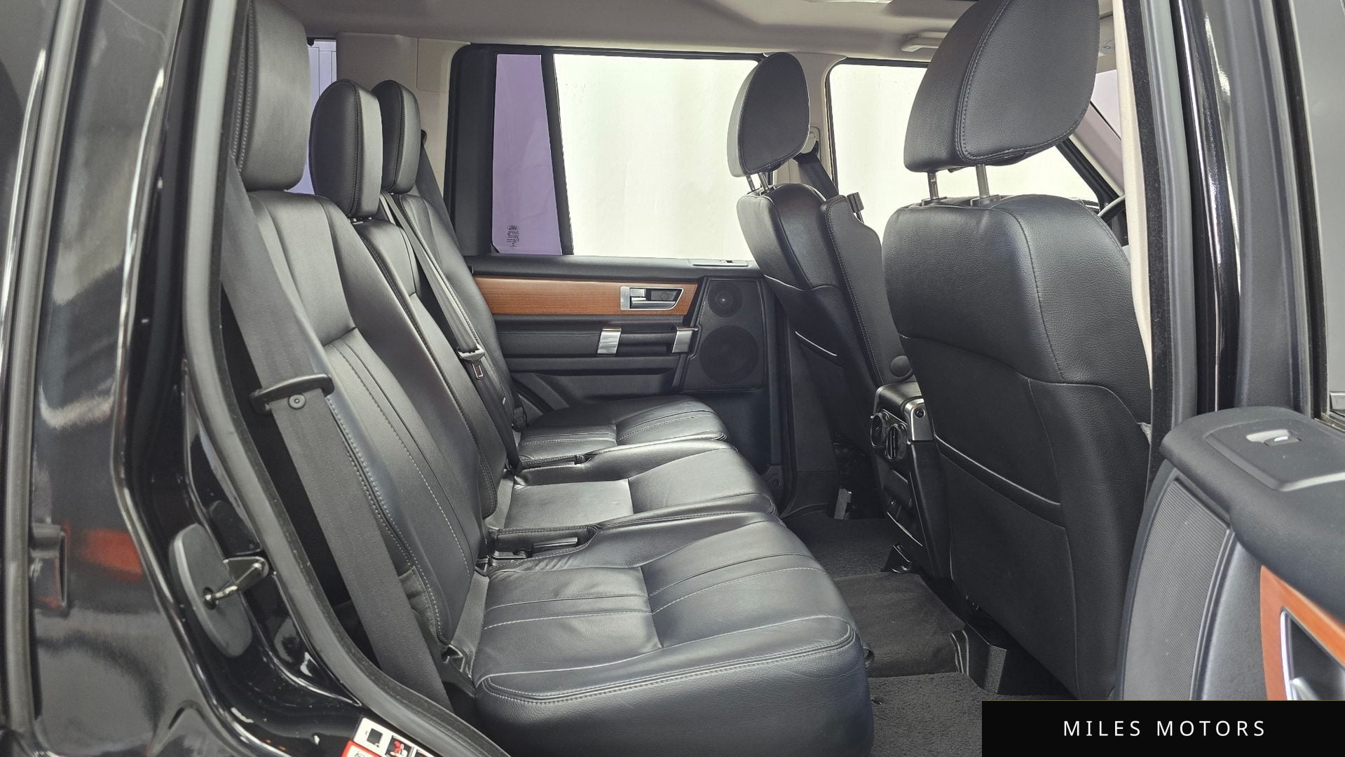 Land Rover Discovery 2015 — миниатюра 11