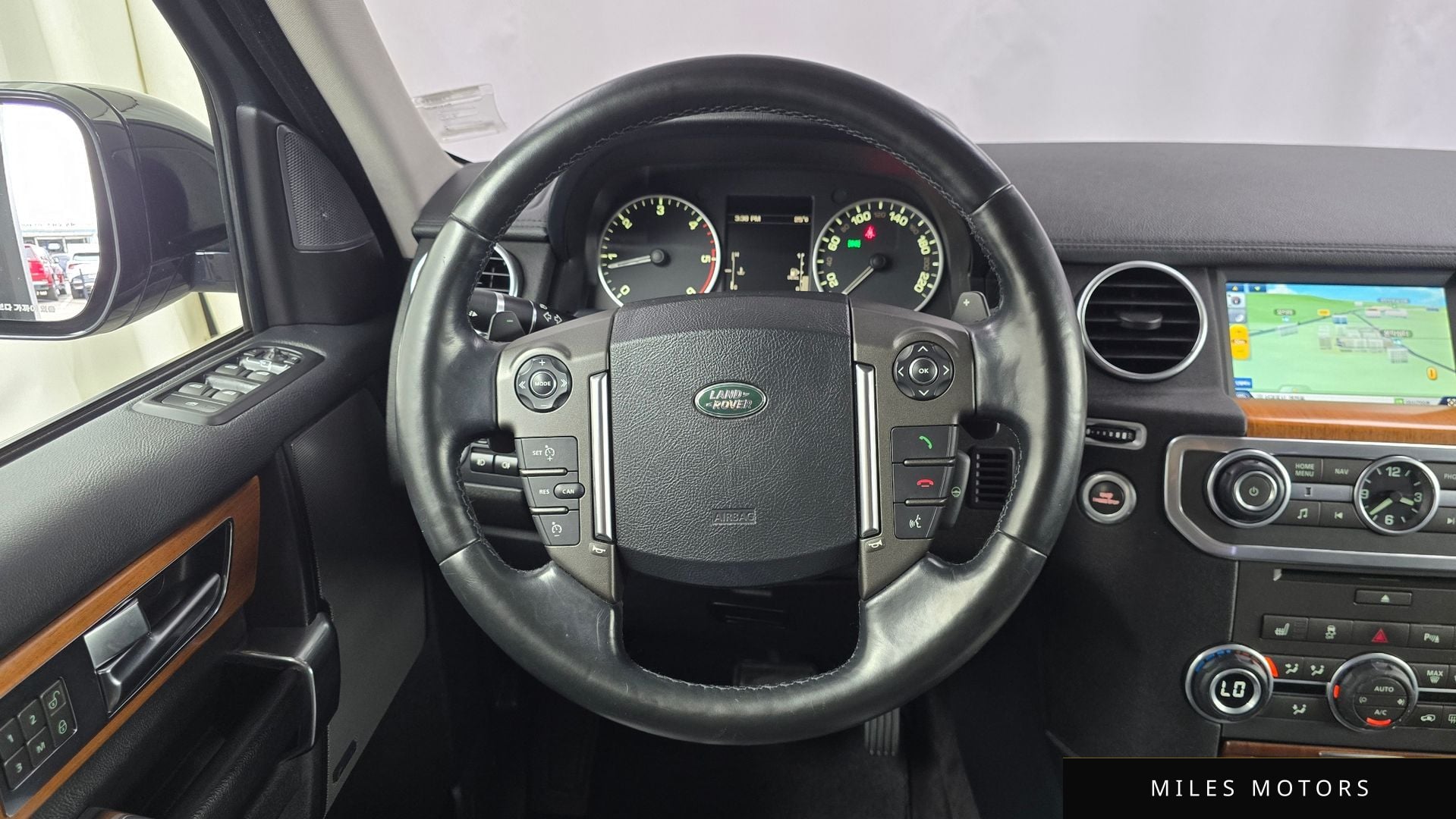 Land Rover Discovery 2015 — миниатюра 12