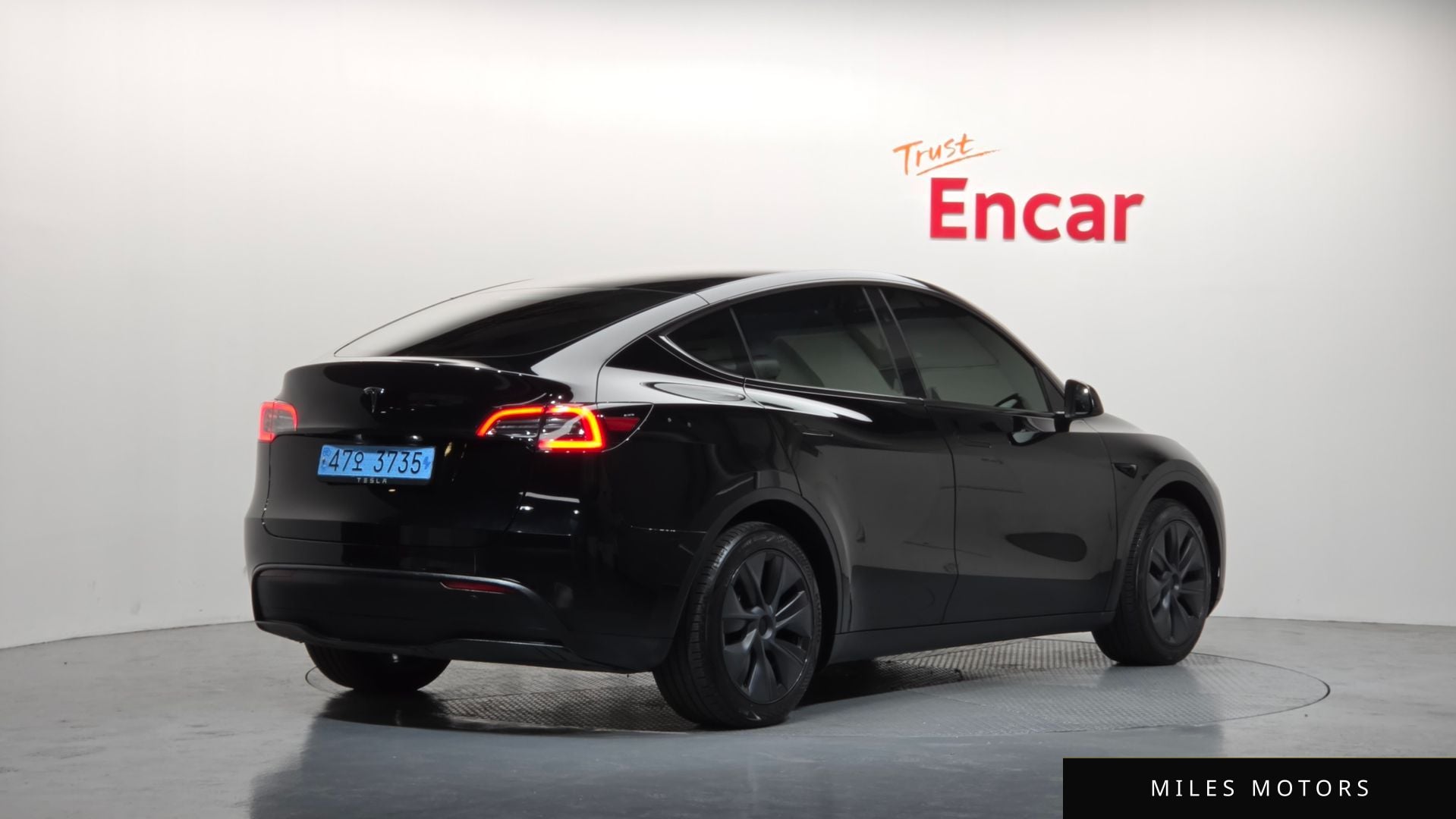 Tesla Model Y 2024 — миниатюра 2