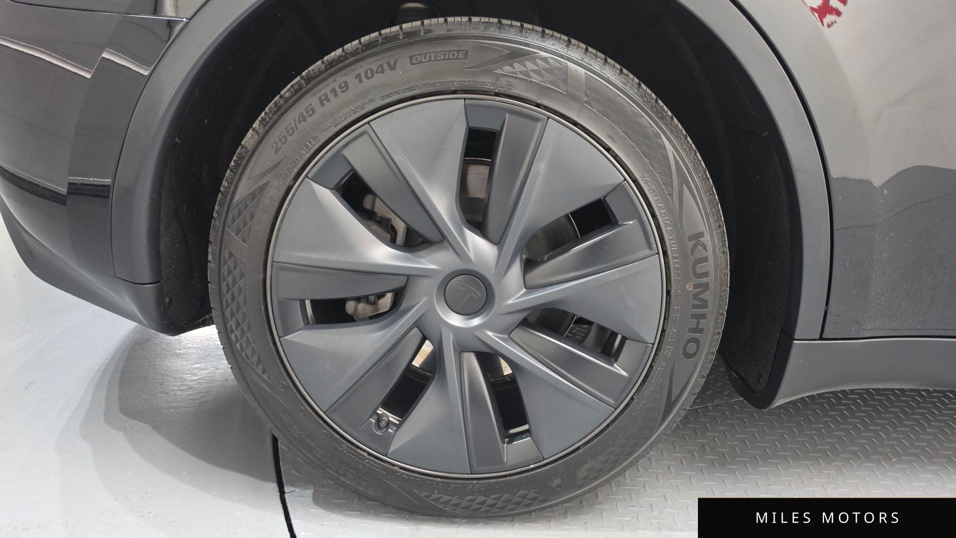 Tesla Model Y 2024 — миниатюра 5