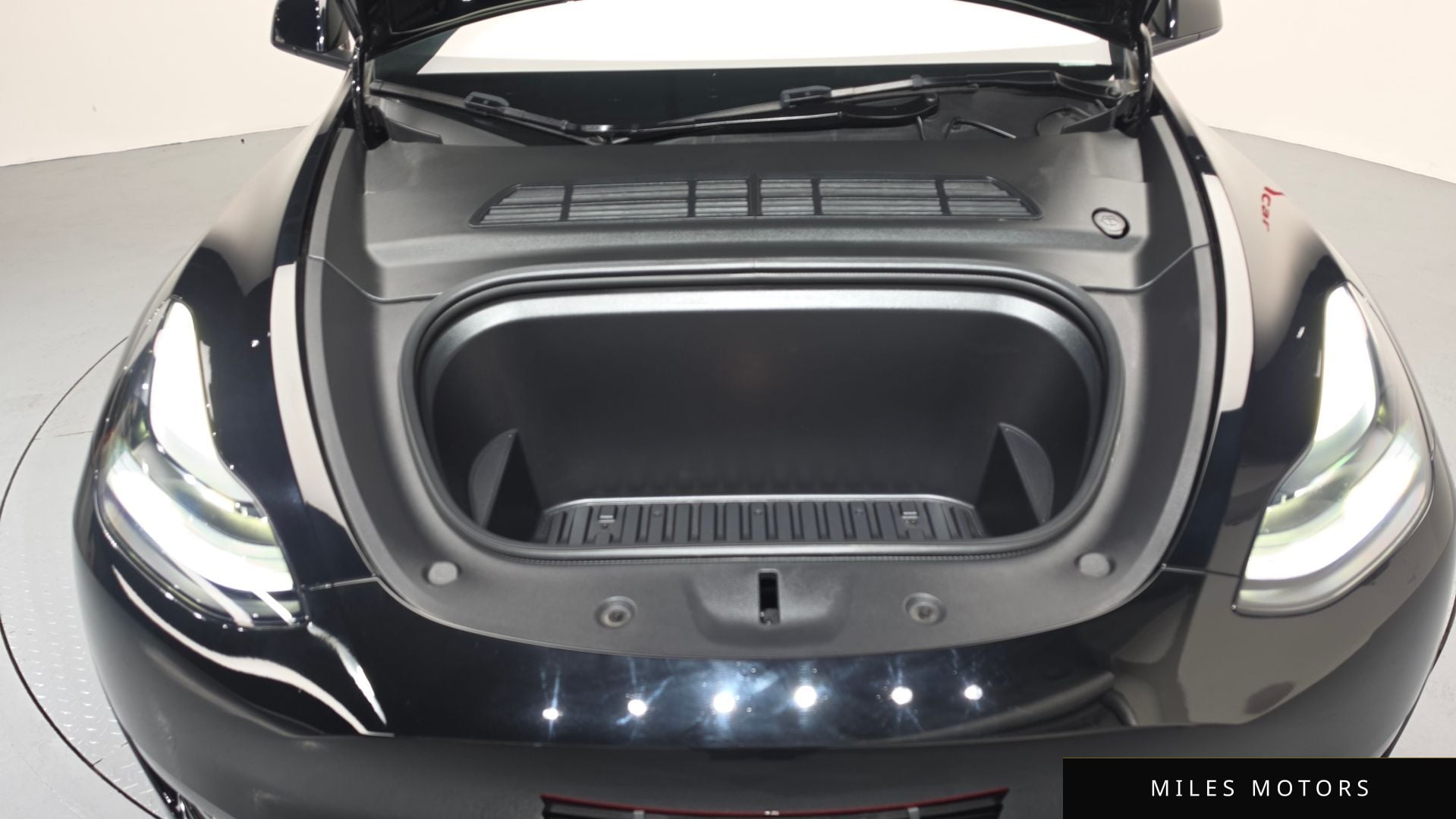 Tesla Model Y 2024 — миниатюра 6
