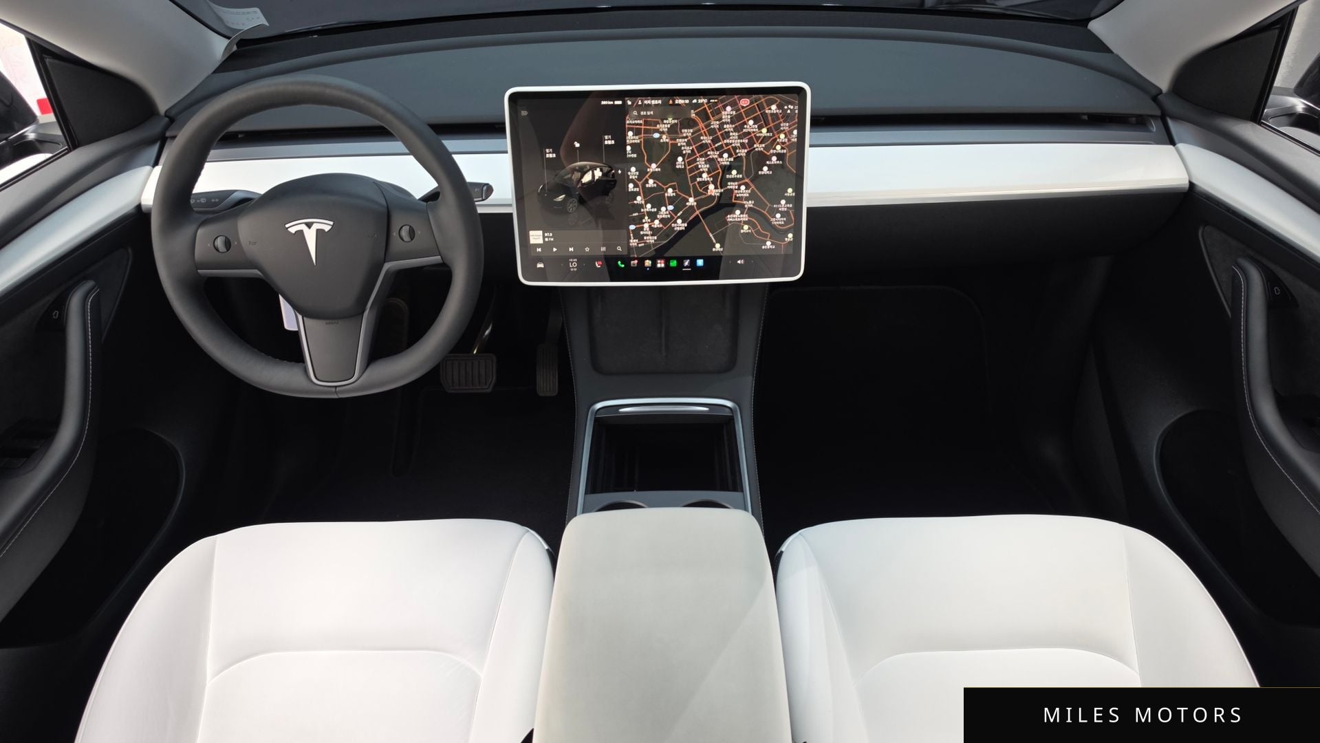 Tesla Model Y 2024 — миниатюра 10