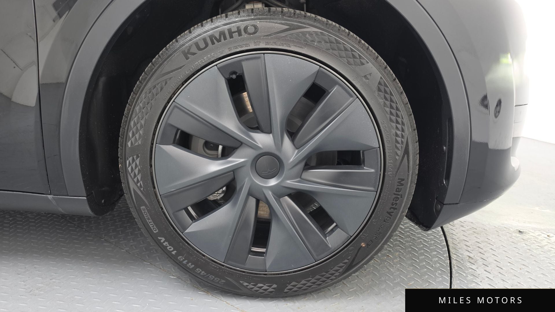 Tesla Model Y 2024 — миниатюра 7