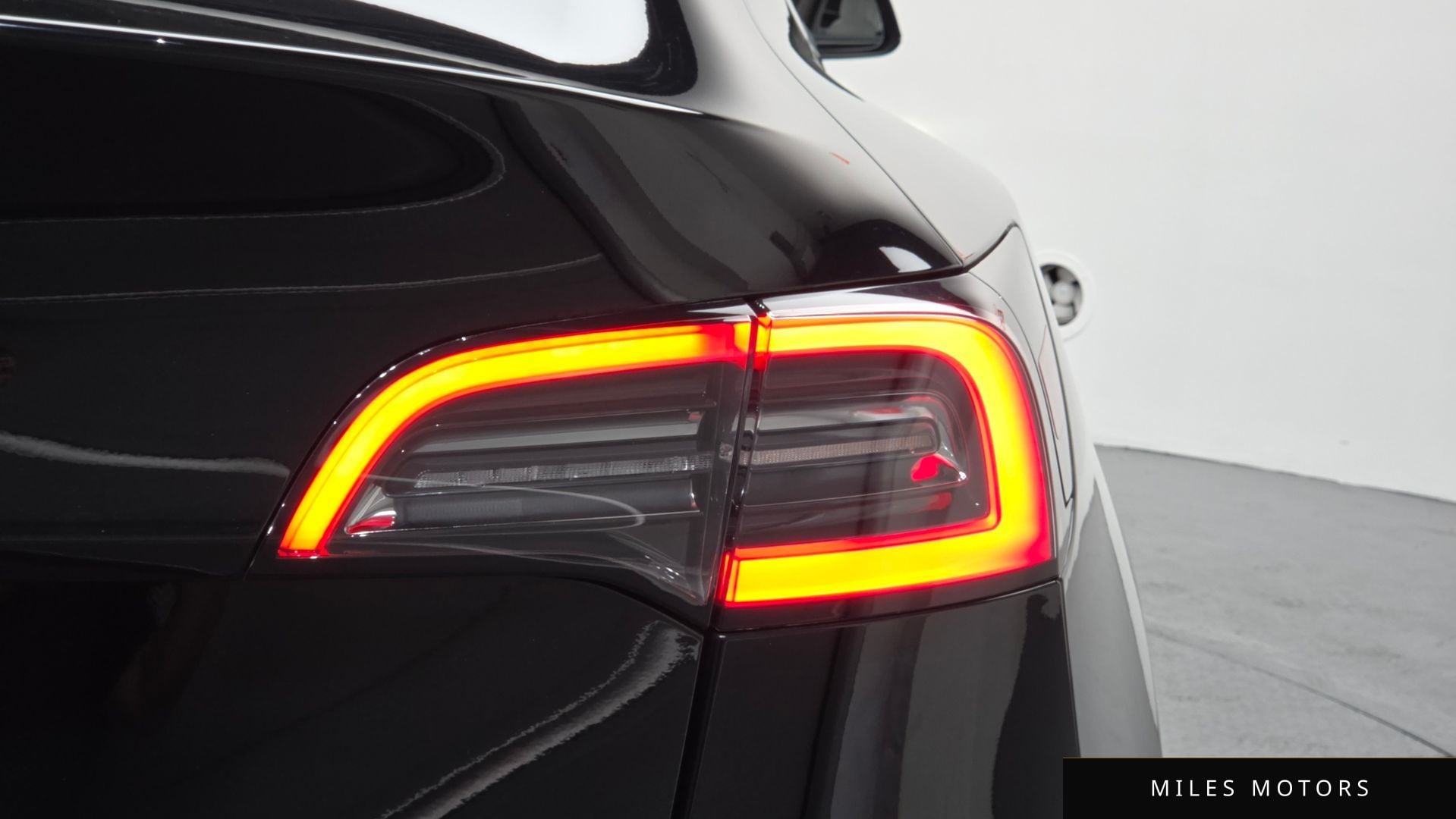 Tesla Model Y 2024 — миниатюра 9