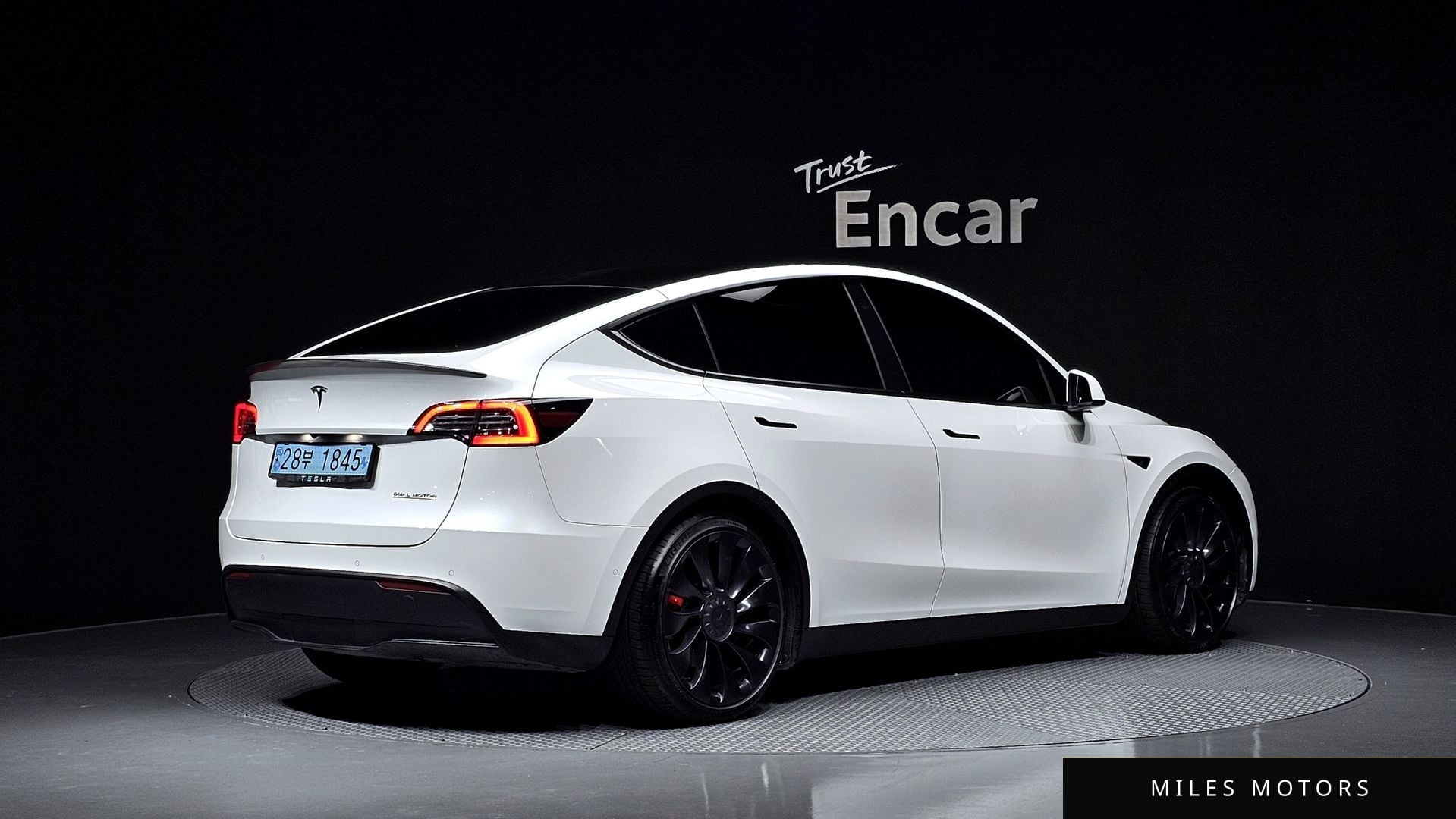 Tesla Model Y 2021 — миниатюра 2