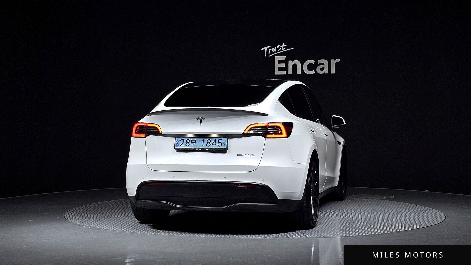 Tesla Model Y 2021 — миниатюра 4