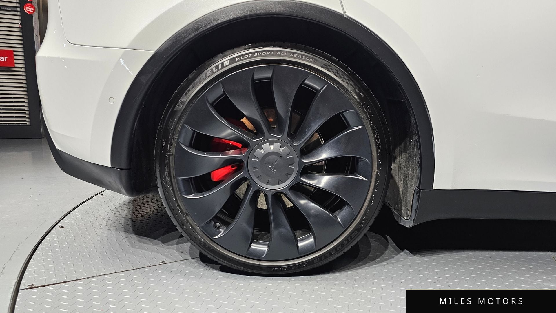 Tesla Model Y 2021 — миниатюра 5