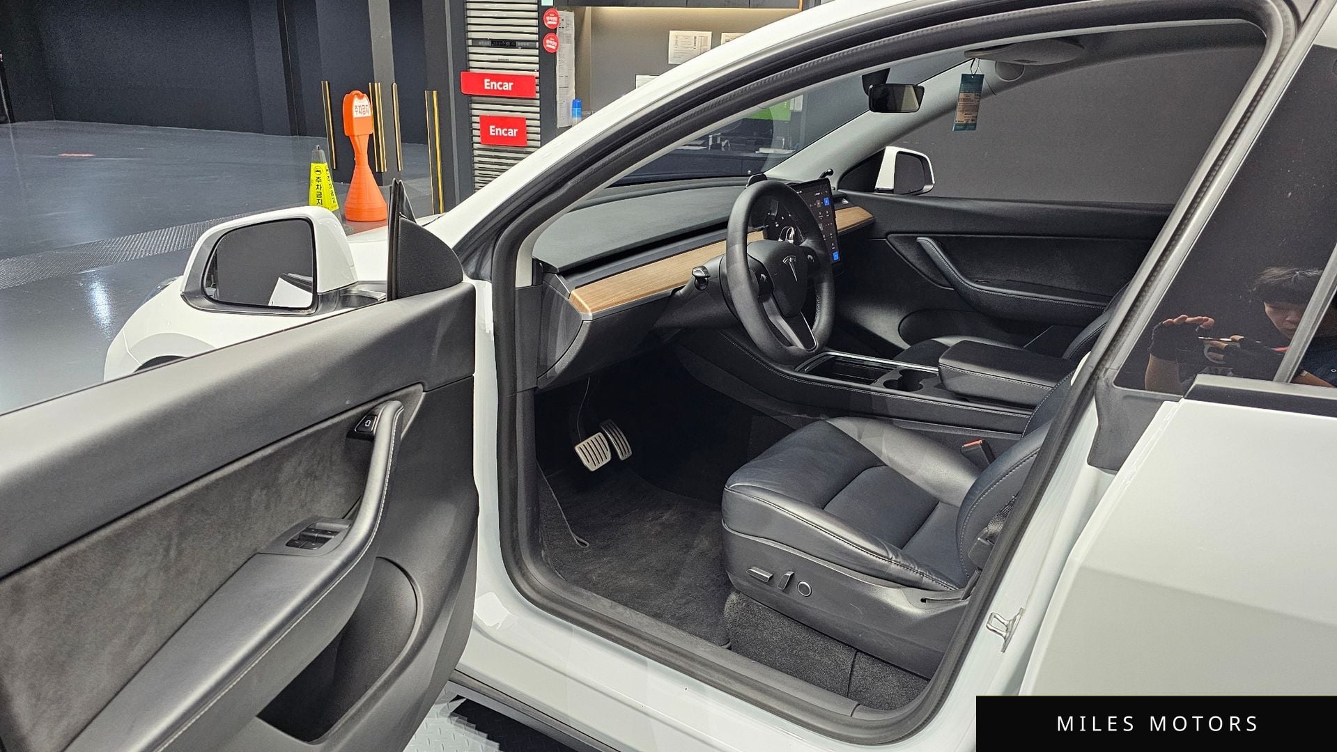 Tesla Model Y 2021 — миниатюра 10