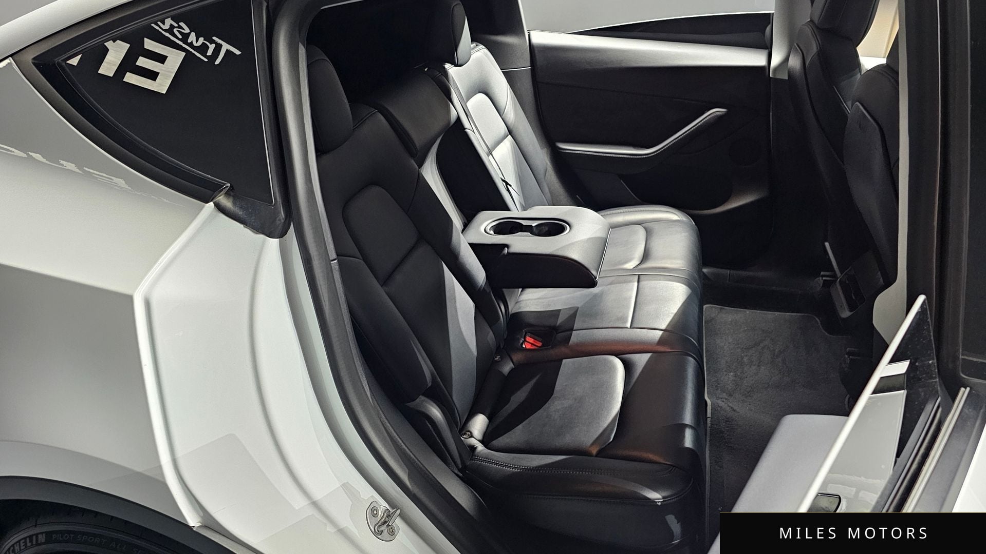 Tesla Model Y 2021 — миниатюра 11