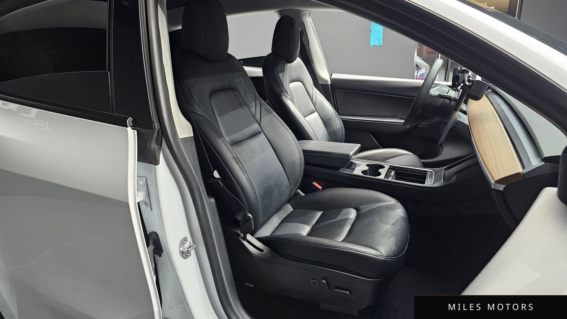 Tesla Model Y 2021 — миниатюра 12