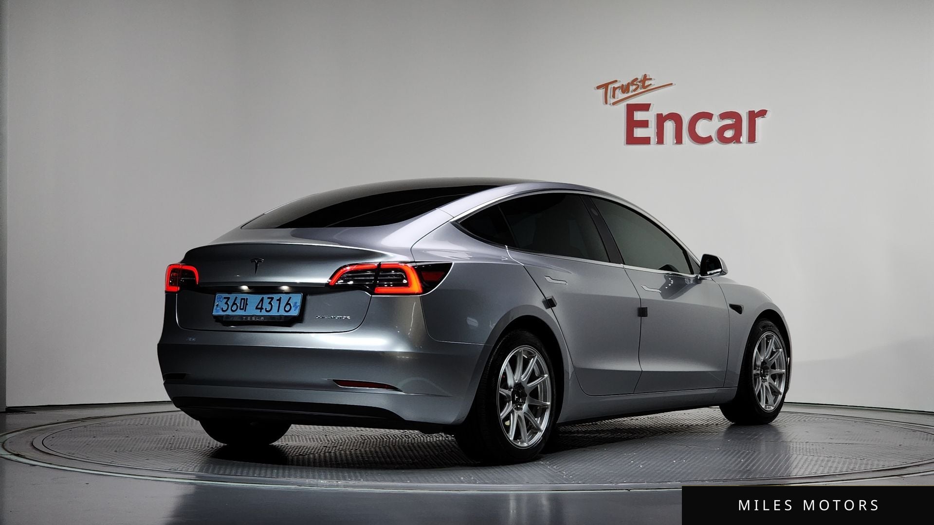 Tesla Model 3 2020 — миниатюра 2