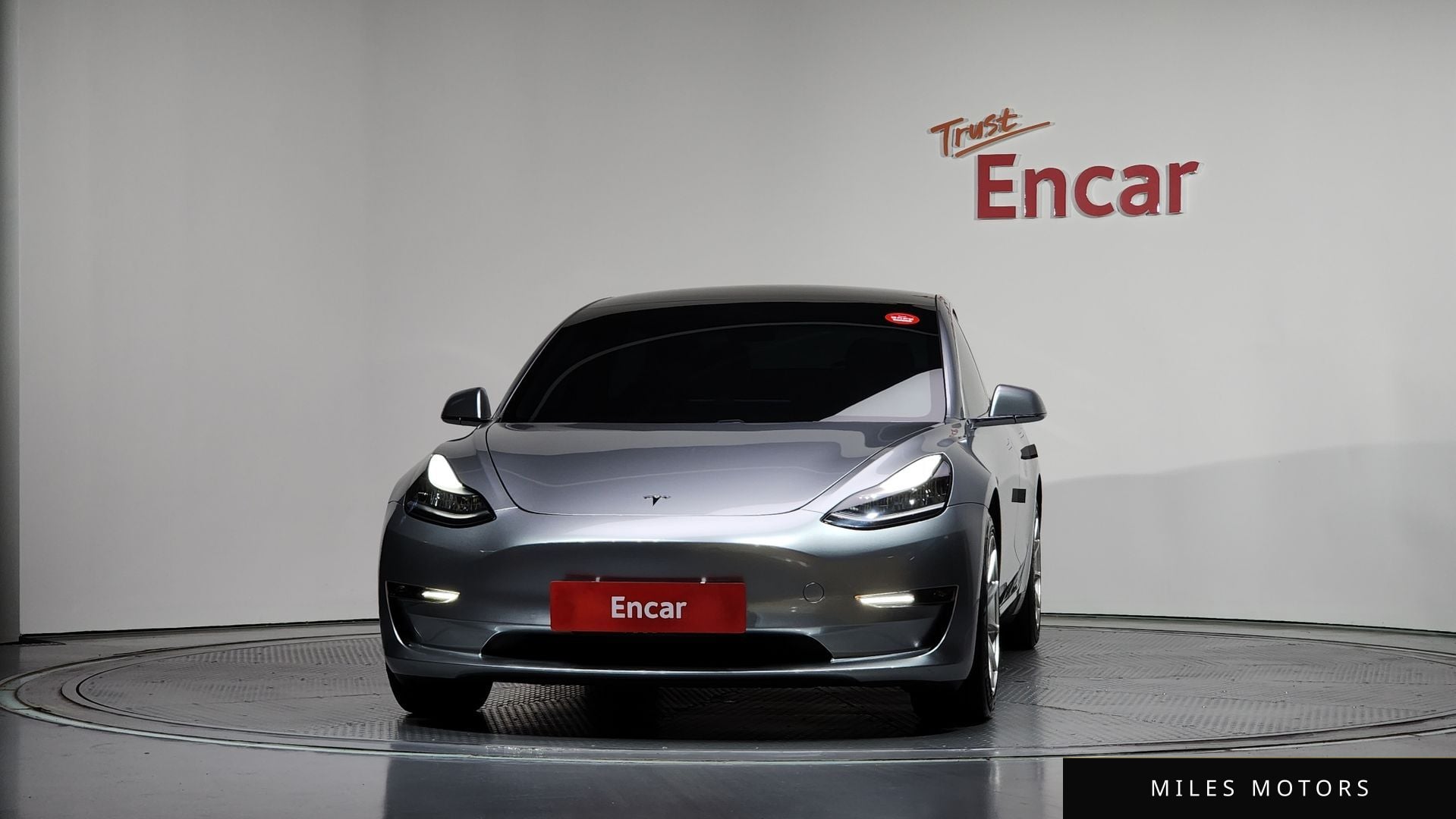 Tesla Model 3 2020 — миниатюра 3
