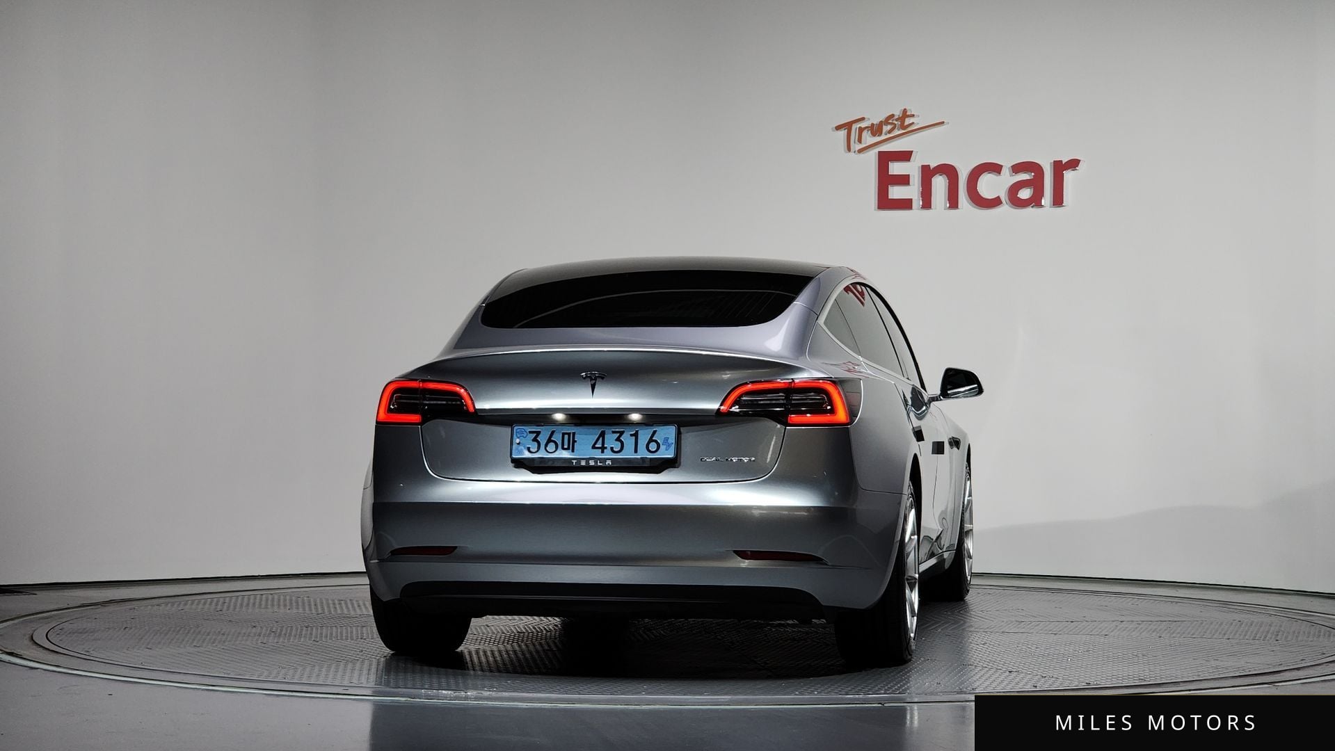 Tesla Model 3 2020 — миниатюра 4