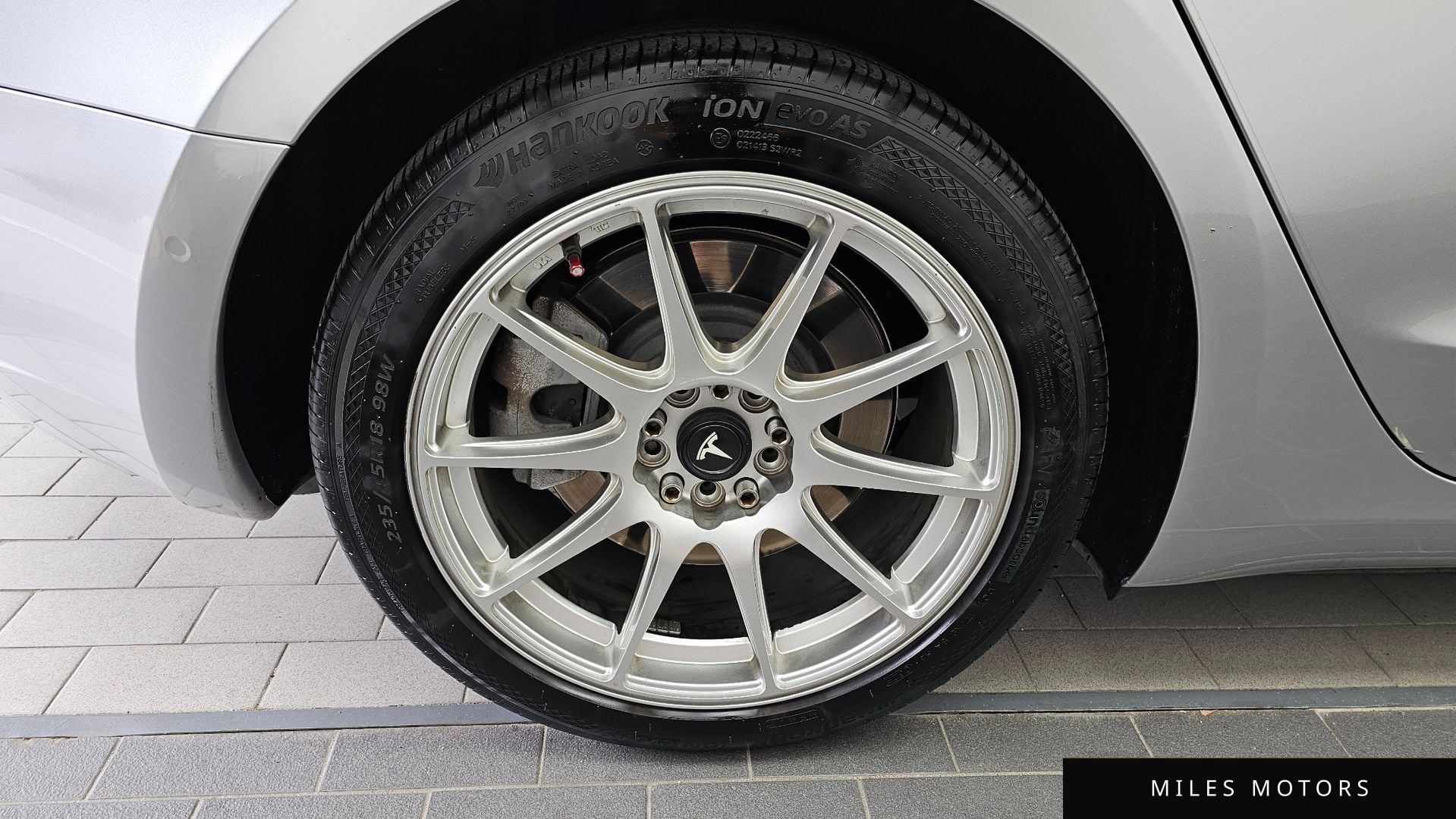 Tesla Model 3 2020 — миниатюра 5