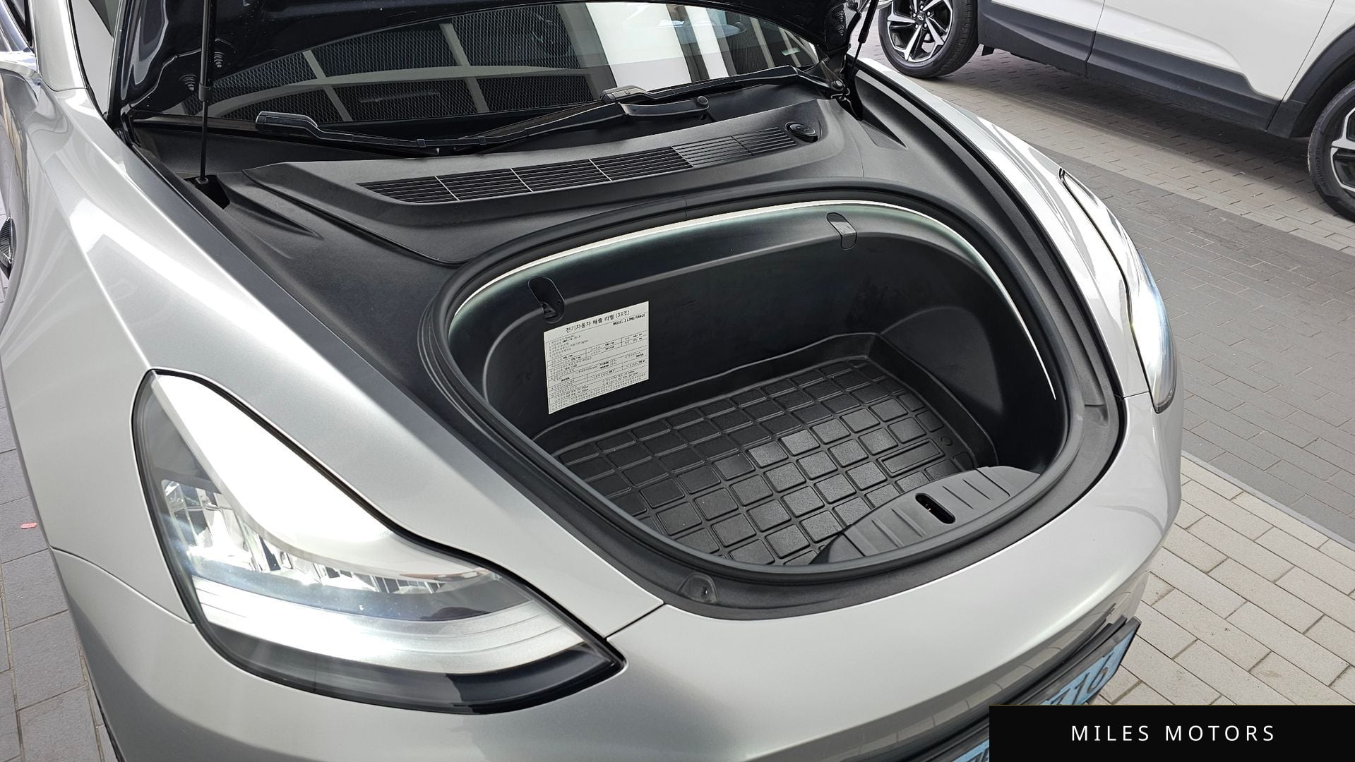 Tesla Model 3 2020 — миниатюра 6