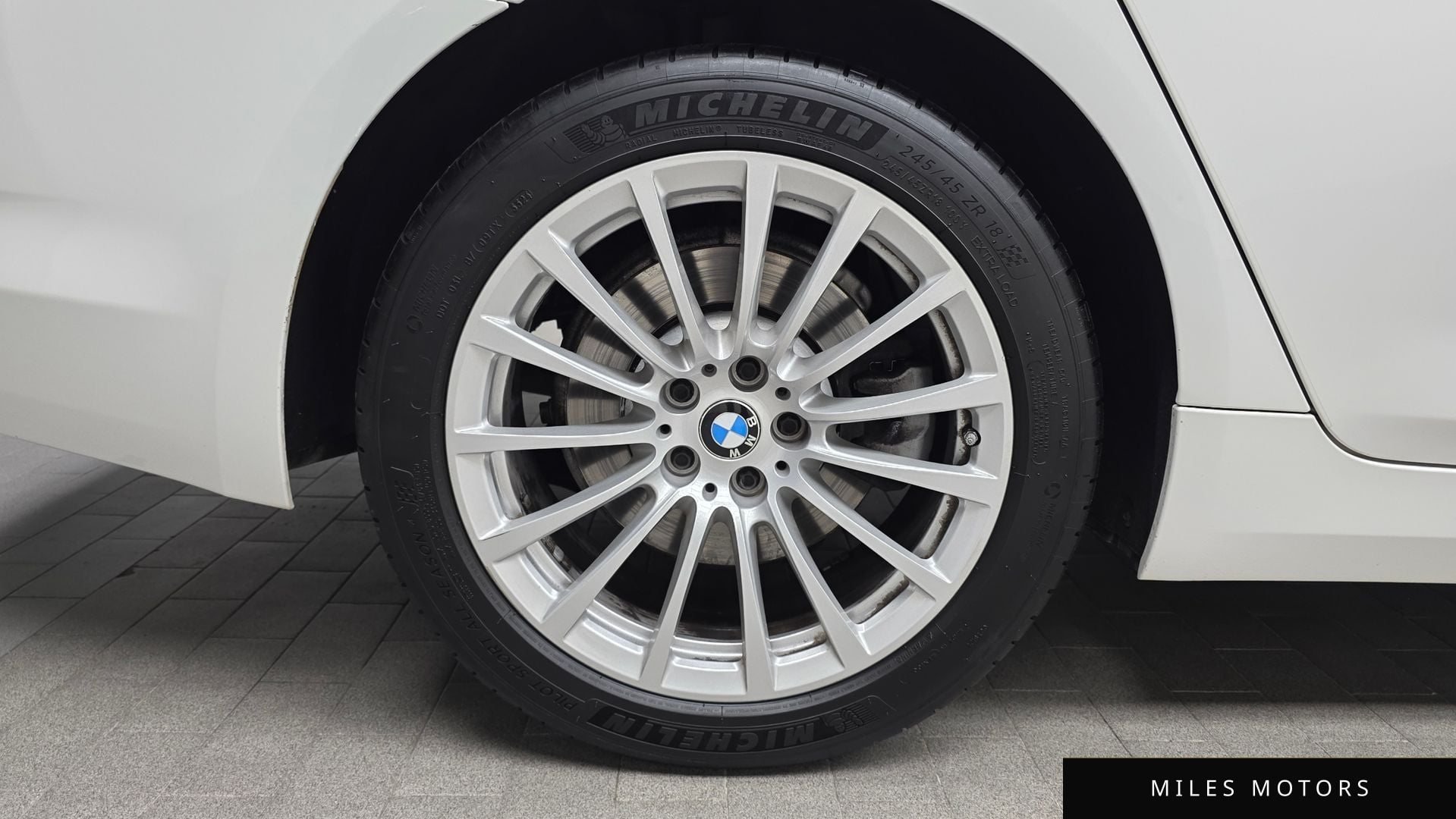 BMW 5 Series (G30) 2020 — миниатюра 5