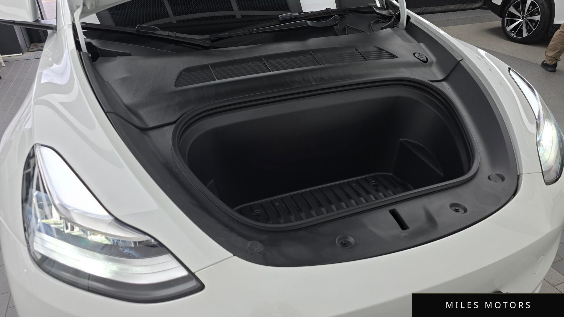 Tesla Model Y 2022 — миниатюра 6