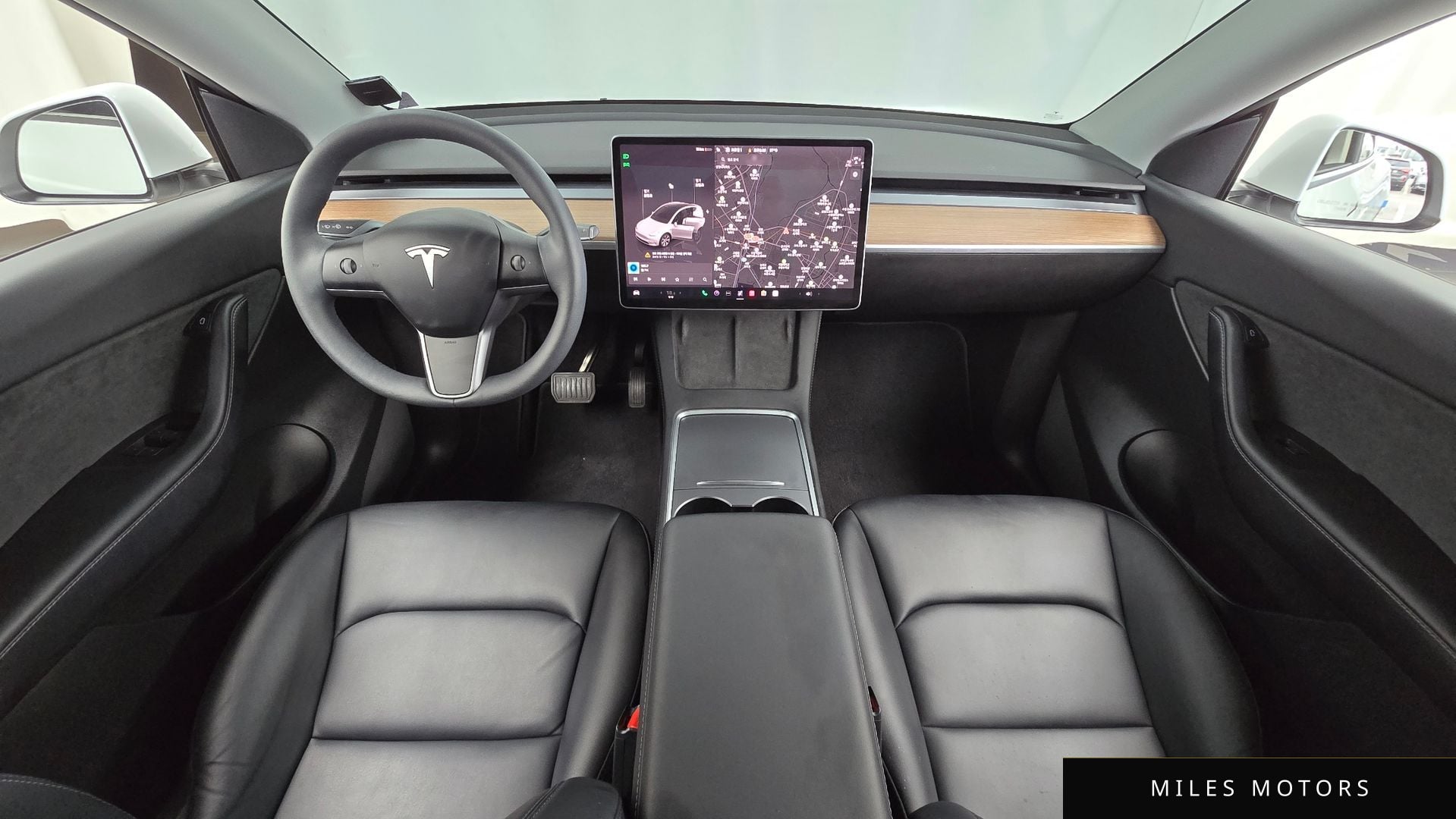 Tesla Model Y 2022 — миниатюра 10