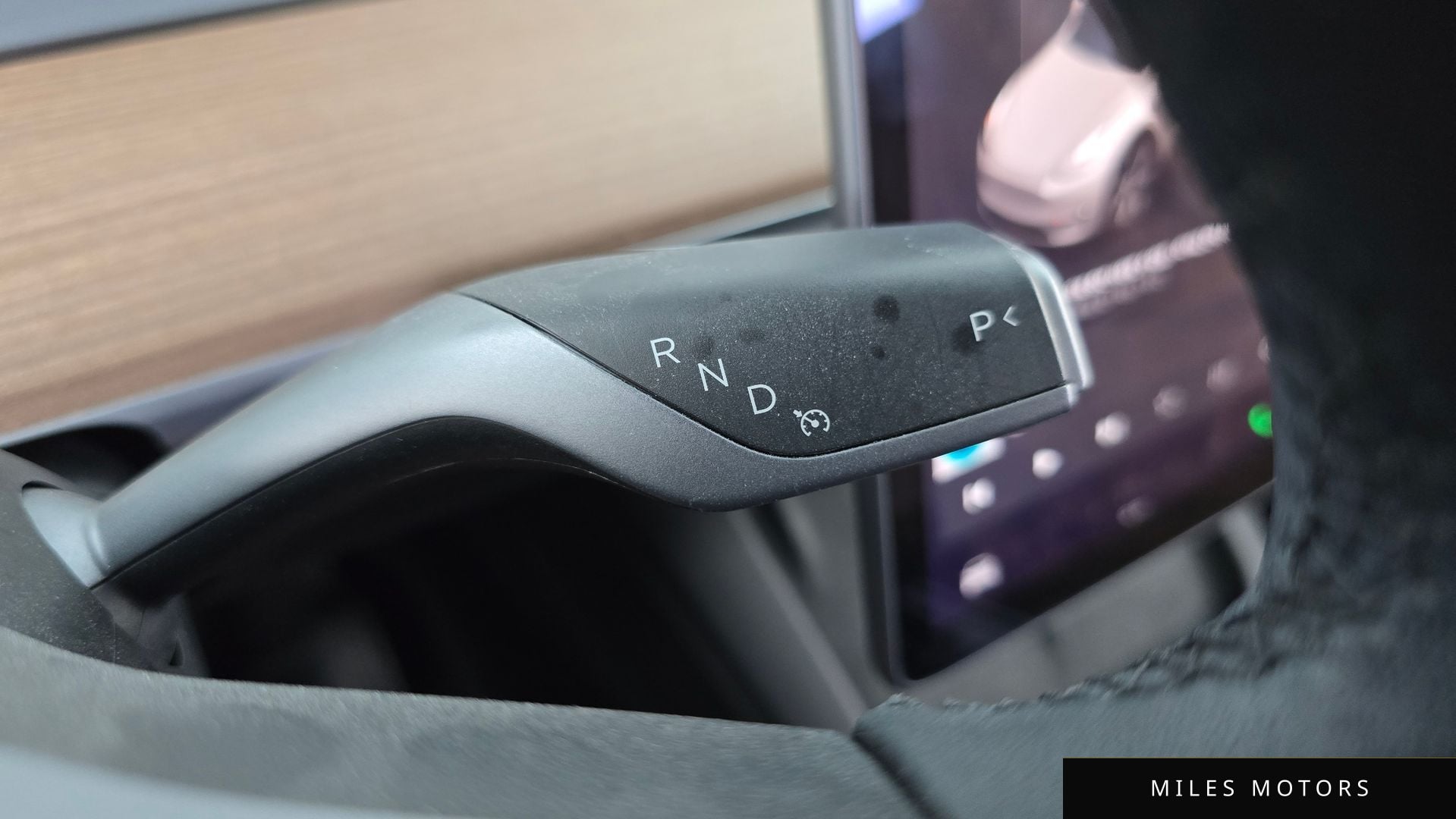 Tesla Model Y 2022 — миниатюра 12